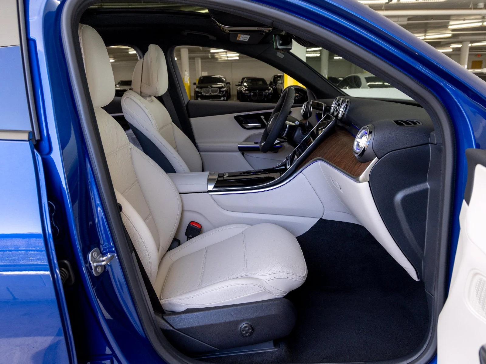 2027 Mercedes-Benz GLC 300 4MATIC Coupé interior, seats, Macchiato Beige