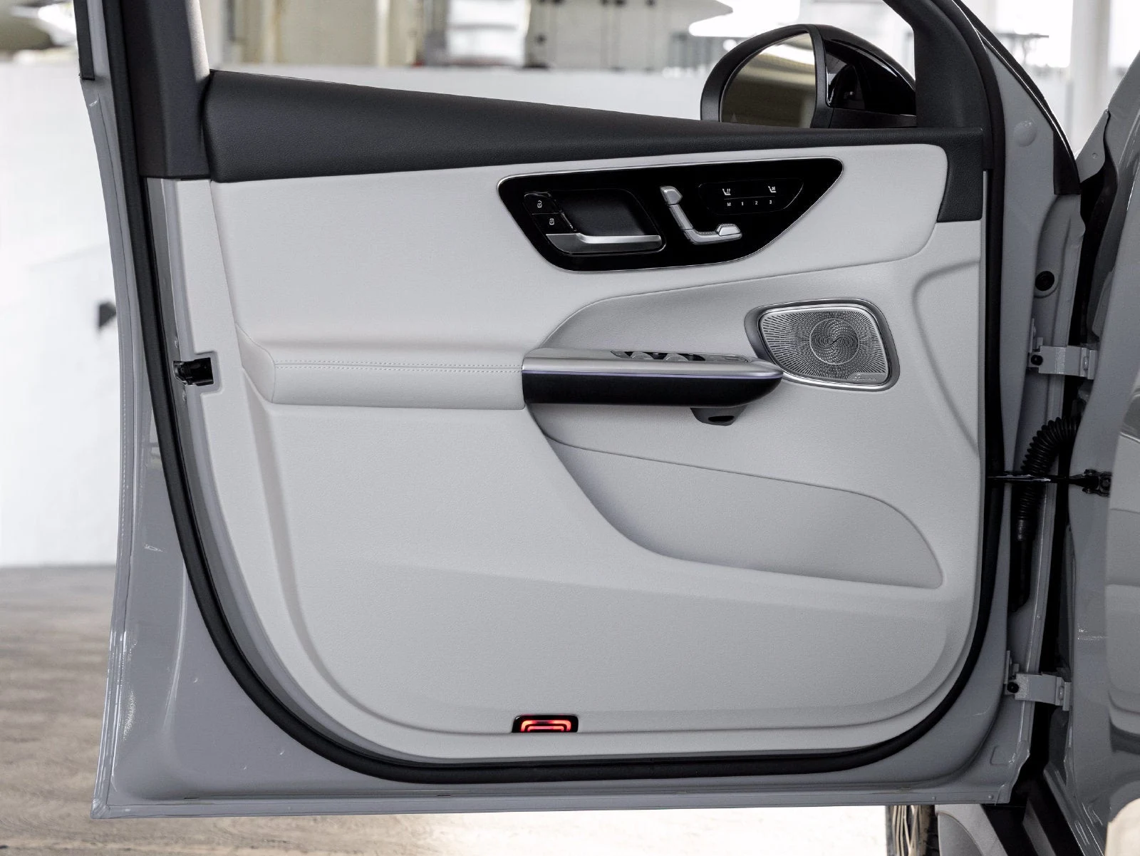 2027 Mercedes-Benz GLC 300 4MATIC Coupé interior, door panel, Macchiato Beige