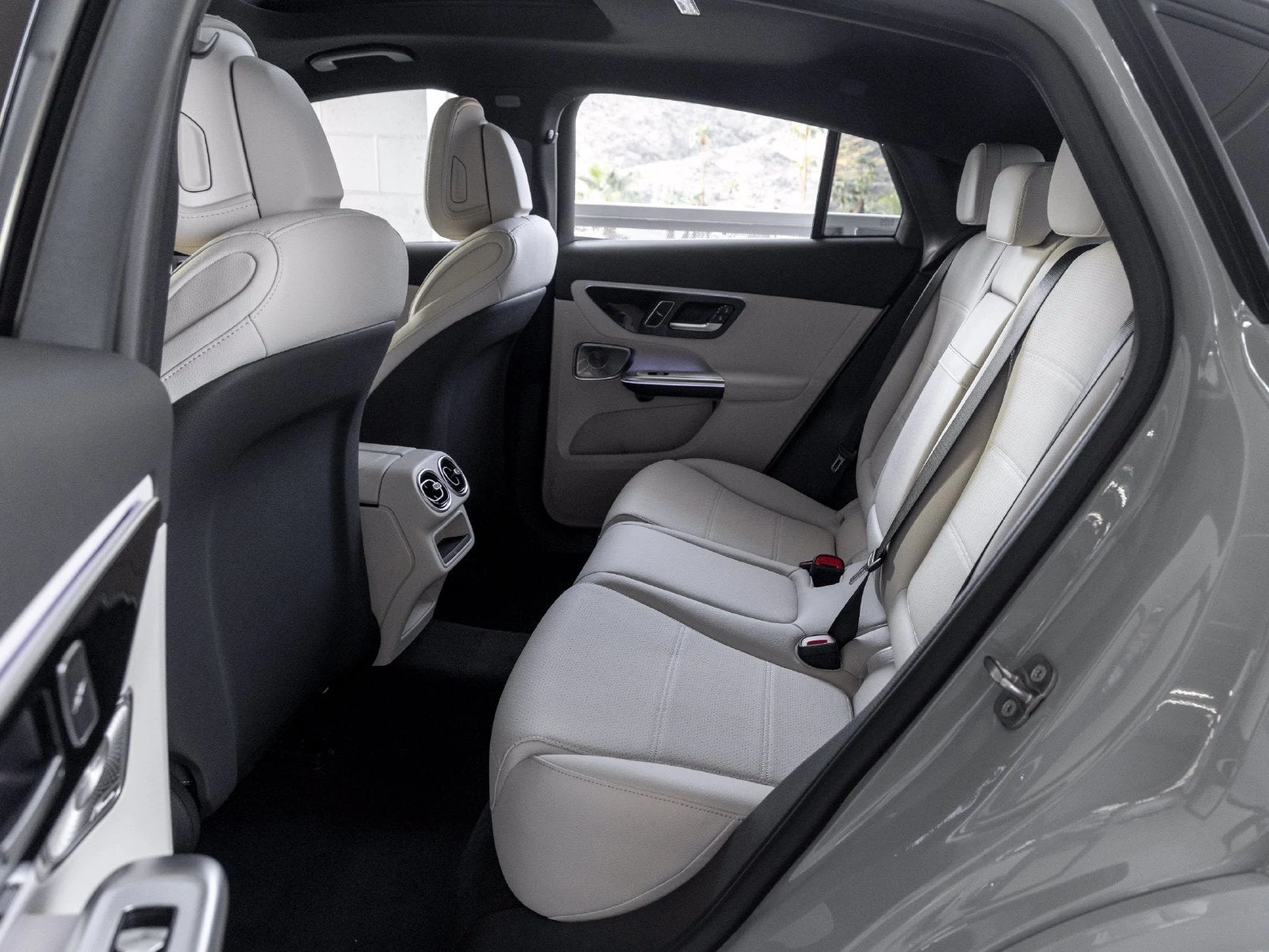 2027 Mercedes-Benz GLC 300 4MATIC Coupé interior, seats, Macchiato Beige