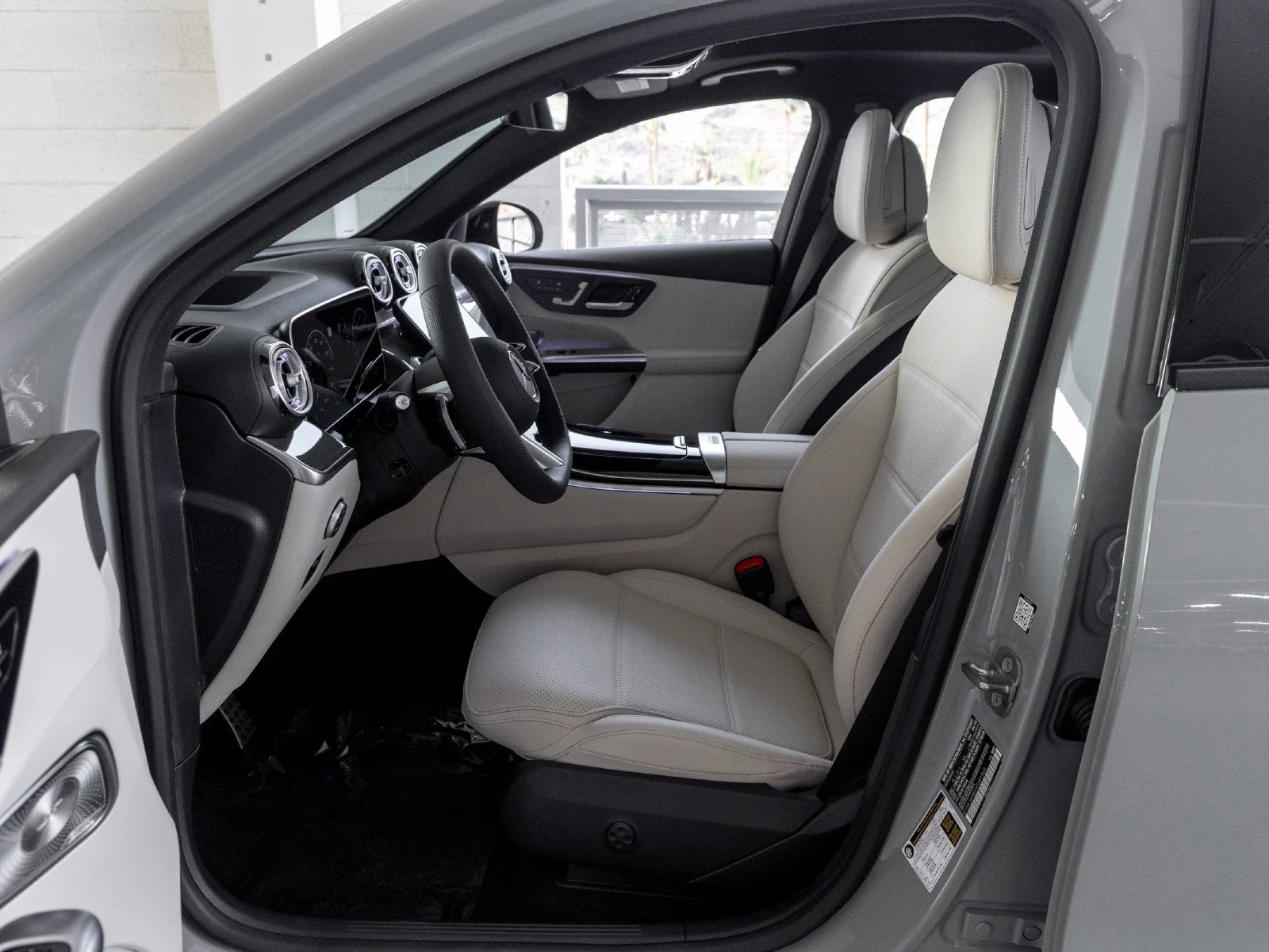 2027 Mercedes-Benz GLC 300 4MATIC Coupé interior, seats, Macchiato Beige