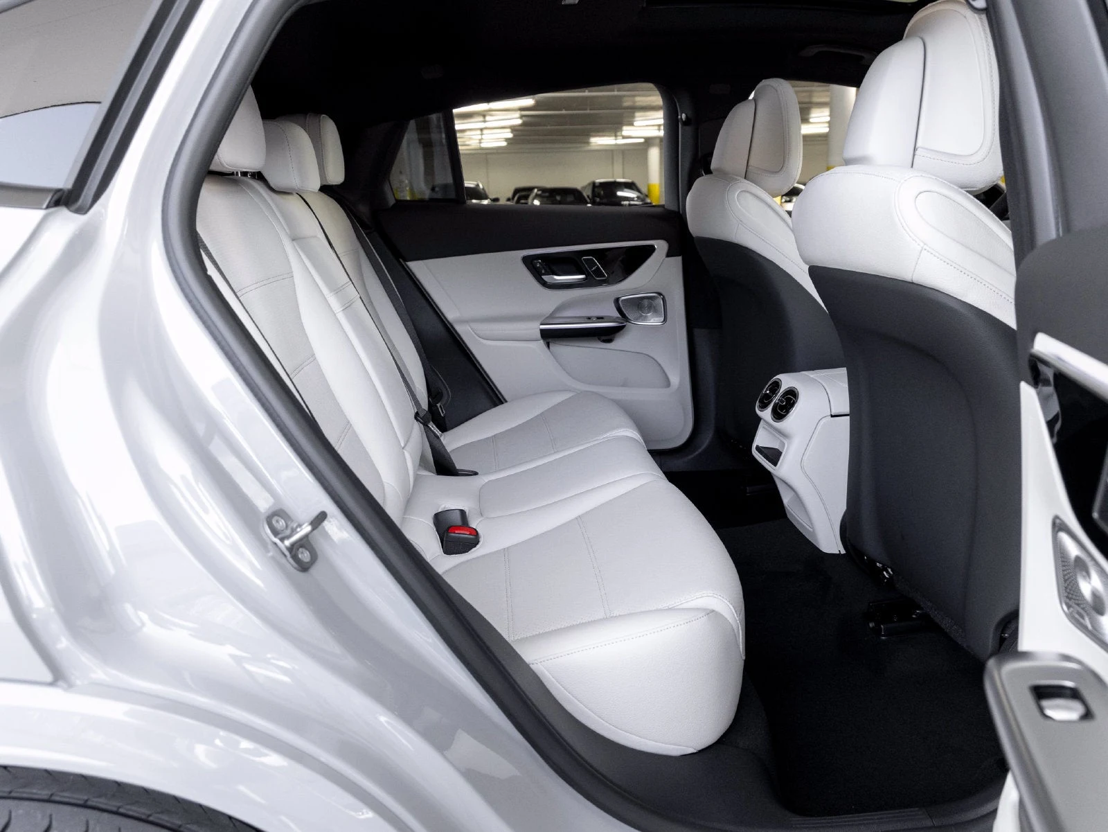 2027 Mercedes-Benz GLC 300 4MATIC Coupé interior, seats, Macchiato Beige