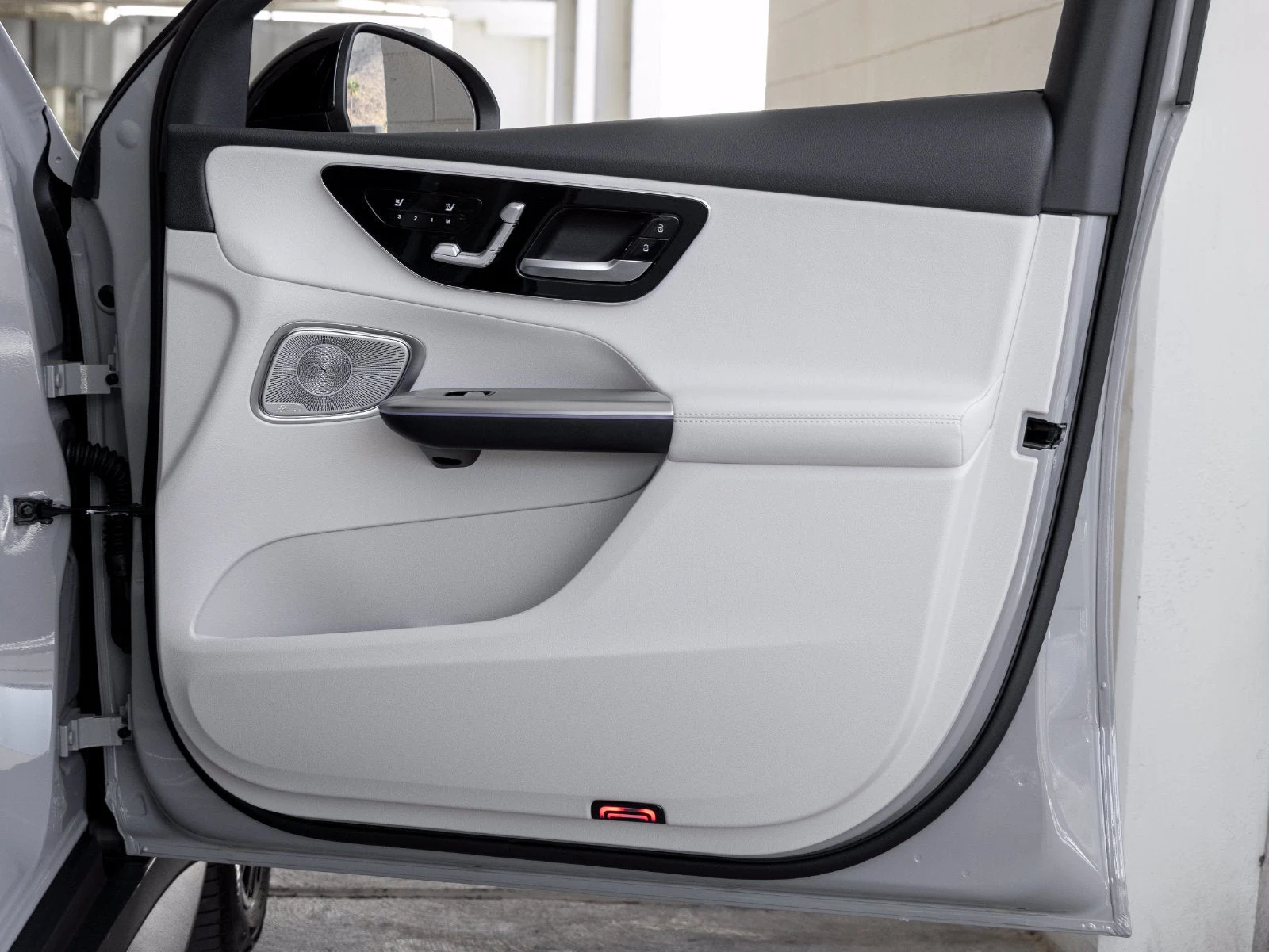 2027 Mercedes-Benz GLC 300 4MATIC Coupé interior, door panel, Macchiato Beige