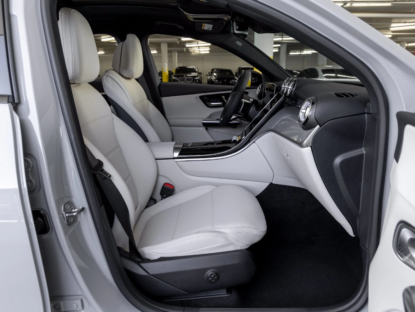 2027 Mercedes-Benz GLC 300 4MATIC Coupé interior, seats, Macchiato Beige