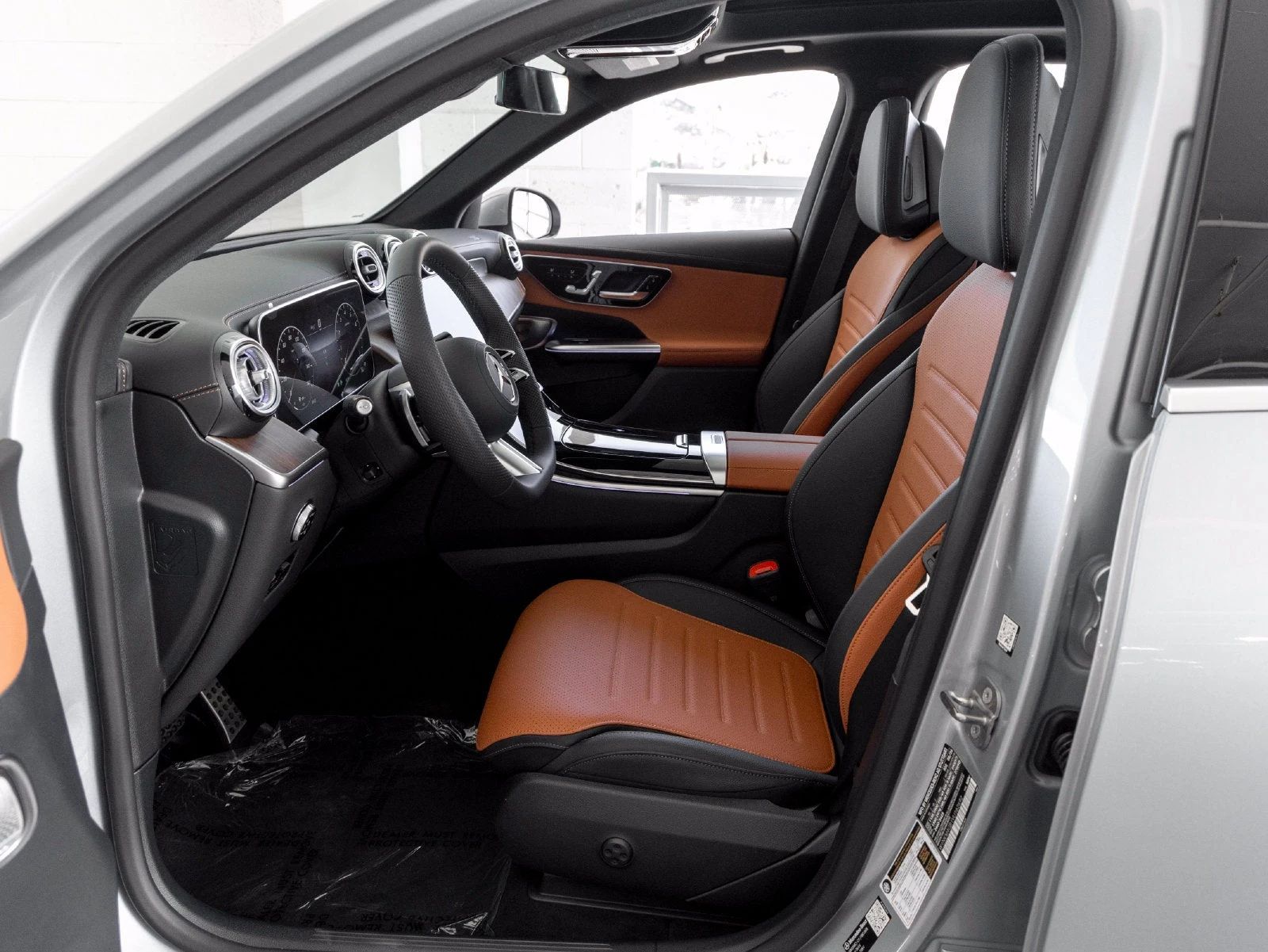 2027 Mercedes-Benz GLC 300 interior, seats, Amg Sienna Brown/Black