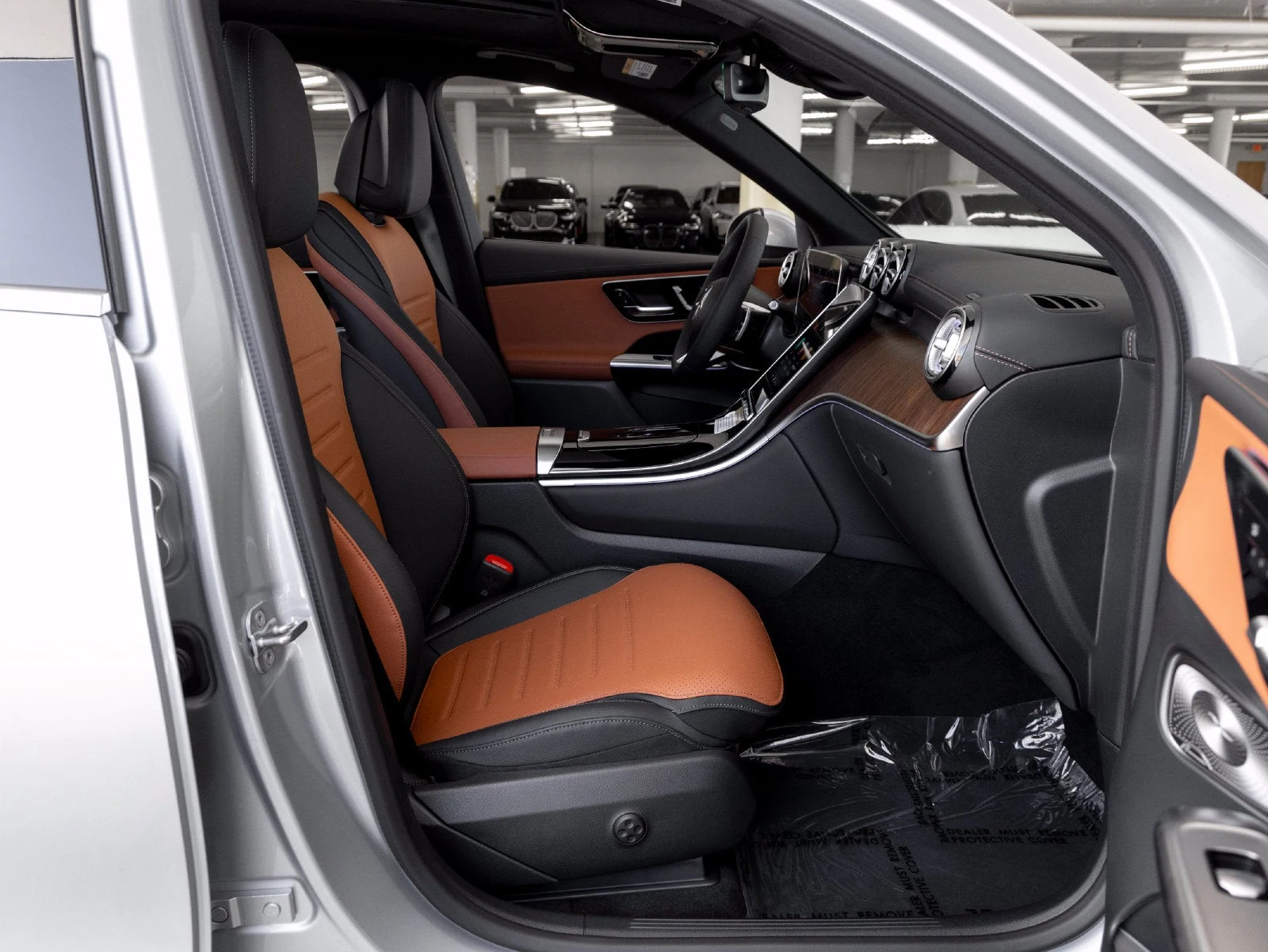 2027 Mercedes-Benz GLC 300 interior, seats, Amg Sienna Brown/Black