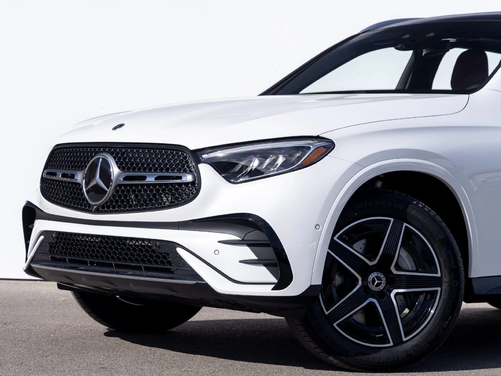 2027 Mercedes-Benz GLC 300 for sale, exterior, Manufaktur Moonlight White Metallic