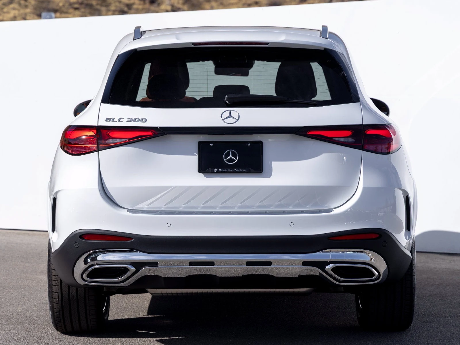 2027 Mercedes-Benz GLC 300, rear three-quarter view, Manufaktur Moonlight White Metallic