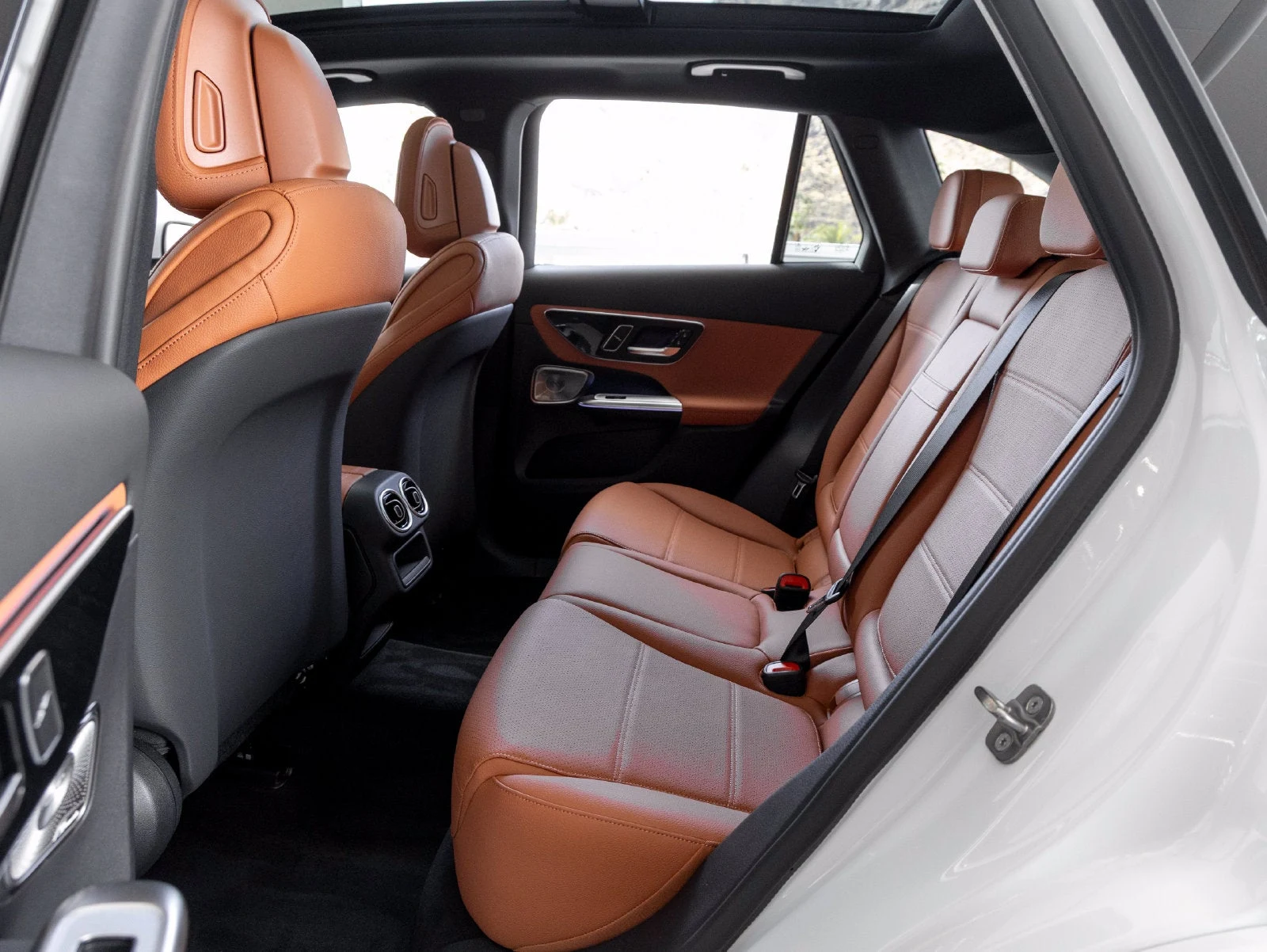 2027 Mercedes-Benz GLC 300 interior, seats, Sienna Brown