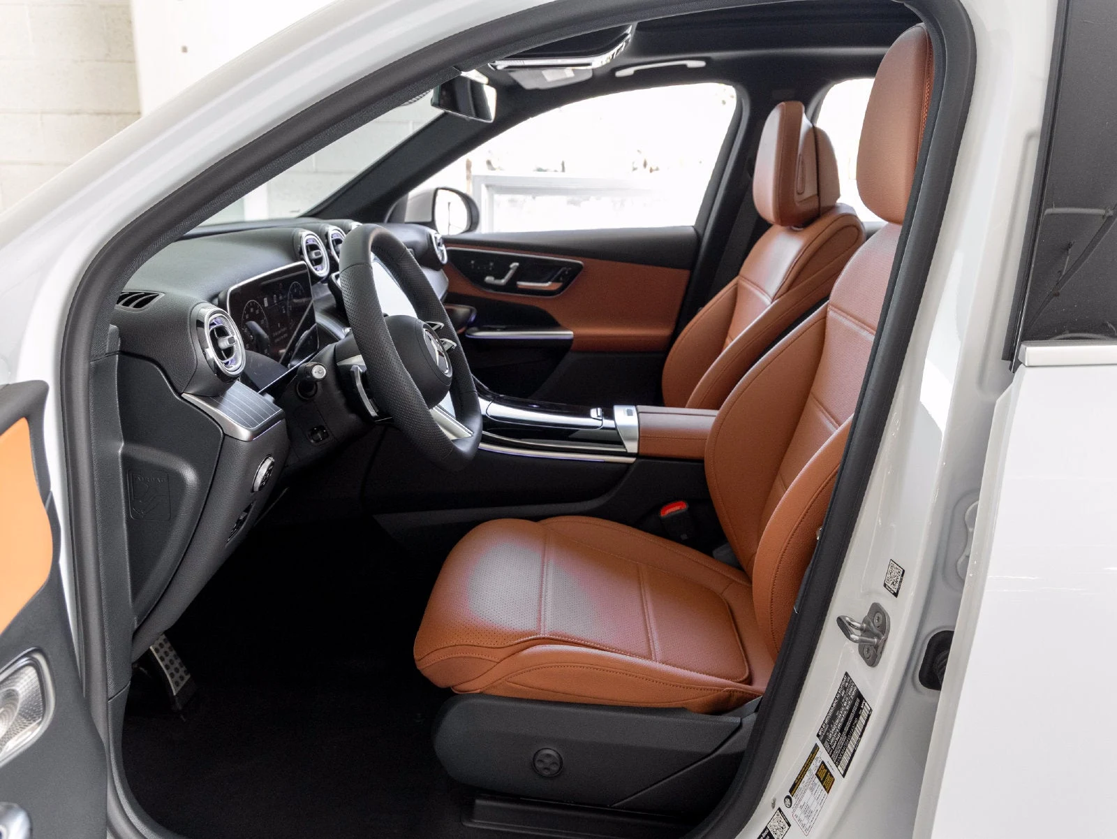 2027 Mercedes-Benz GLC 300 interior, seats, Sienna Brown