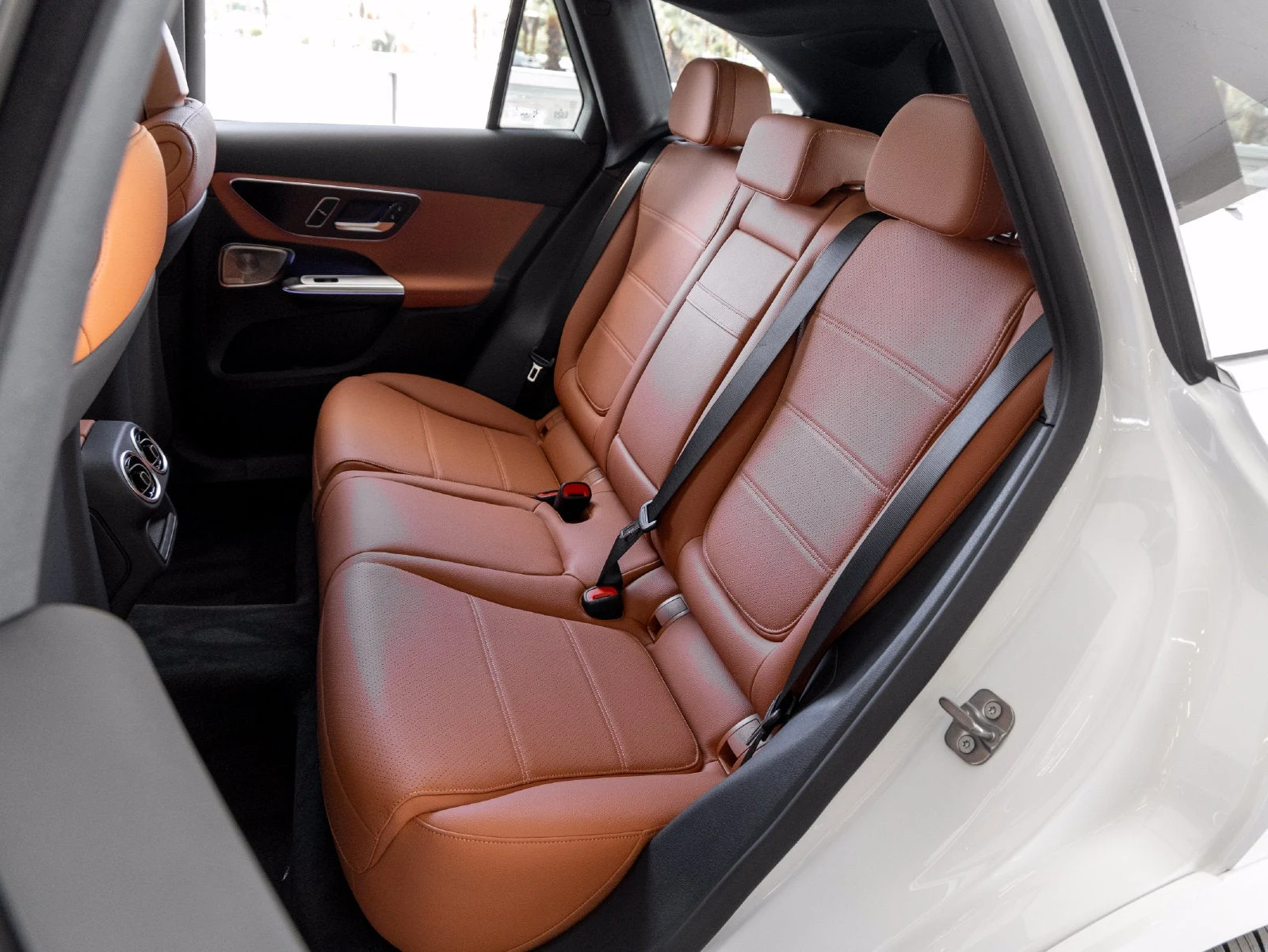 2027 Mercedes-Benz GLC 300 interior, seats, Sienna Brown