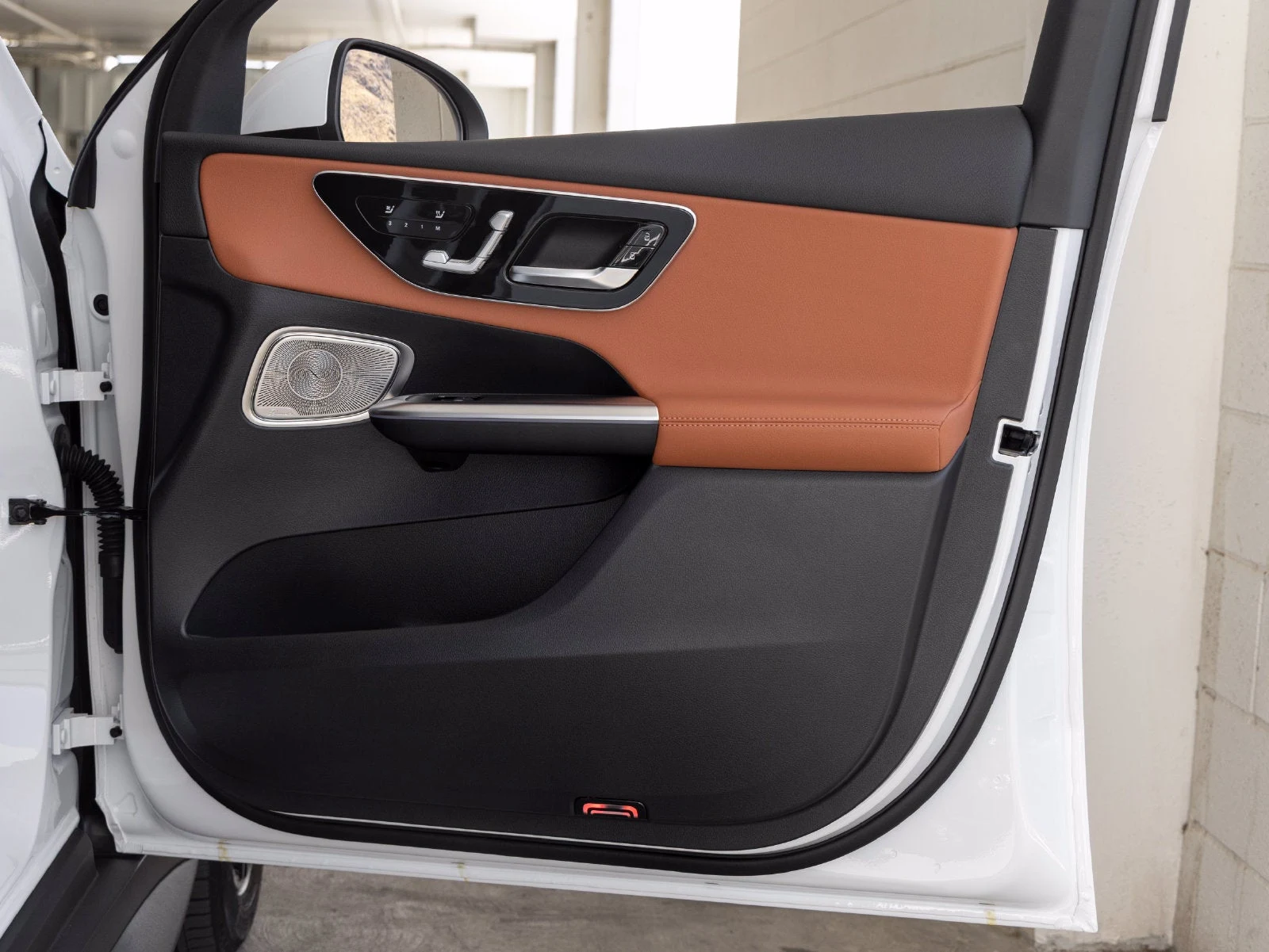 2027 Mercedes-Benz GLC 300 interior, door panel, Sienna Brown