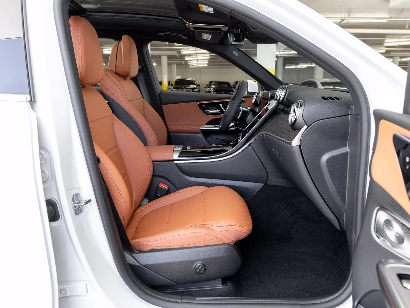 2027 Mercedes-Benz GLC 300 interior, seats, Sienna Brown