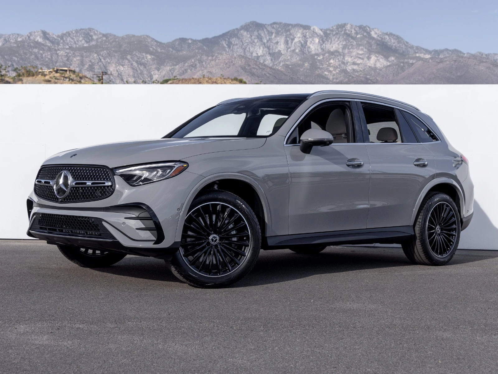 2027 Mercedes-Benz GLC 300 4MATIC for sale, front three-quarter view, Manufaktur Alpine Grey