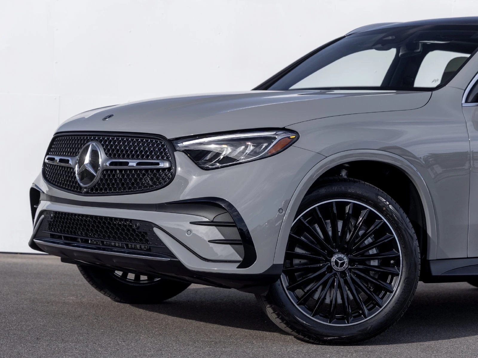 2027 Mercedes-Benz GLC 300 4MATIC for sale, exterior, Manufaktur Alpine Grey