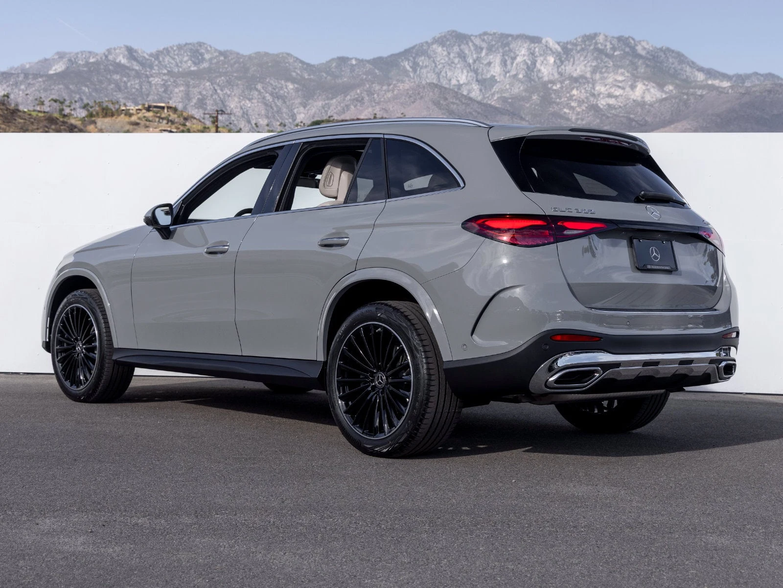 2027 Mercedes-Benz GLC 300 4MATIC for sale, exterior, Manufaktur Alpine Grey