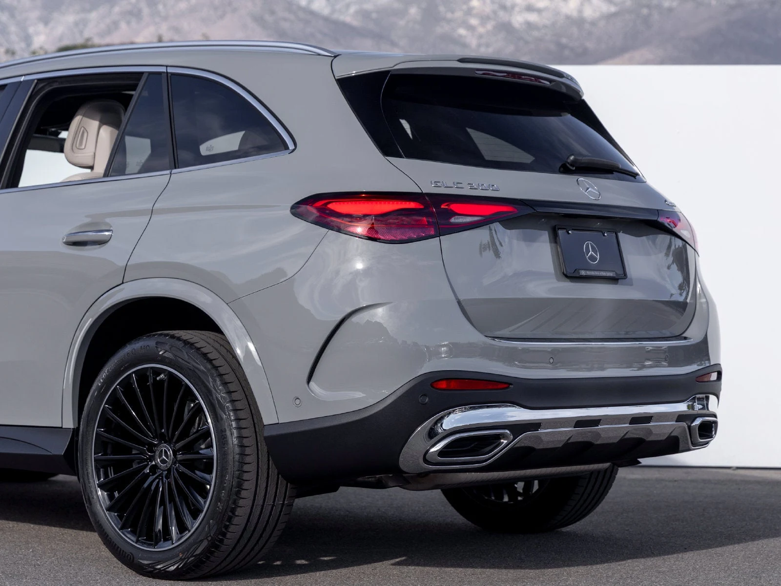2027 Mercedes-Benz GLC 300 4MATIC for sale, exterior, Manufaktur Alpine Grey