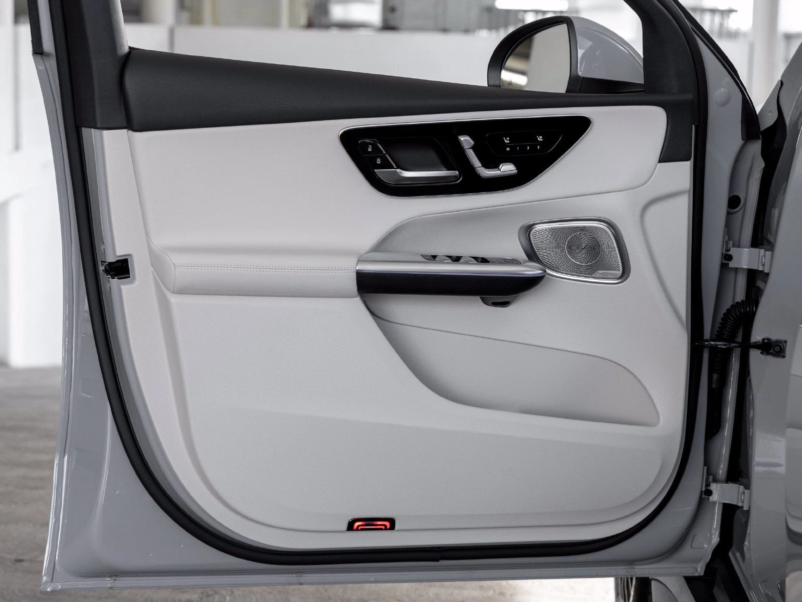 2027 Mercedes-Benz GLC 300 4MATIC interior, door panel, Macchiato Beige