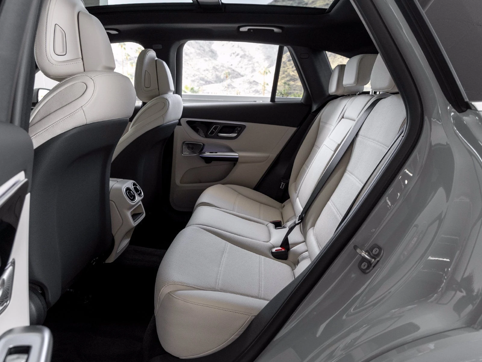 2027 Mercedes-Benz GLC 300 4MATIC interior, seats, Macchiato Beige