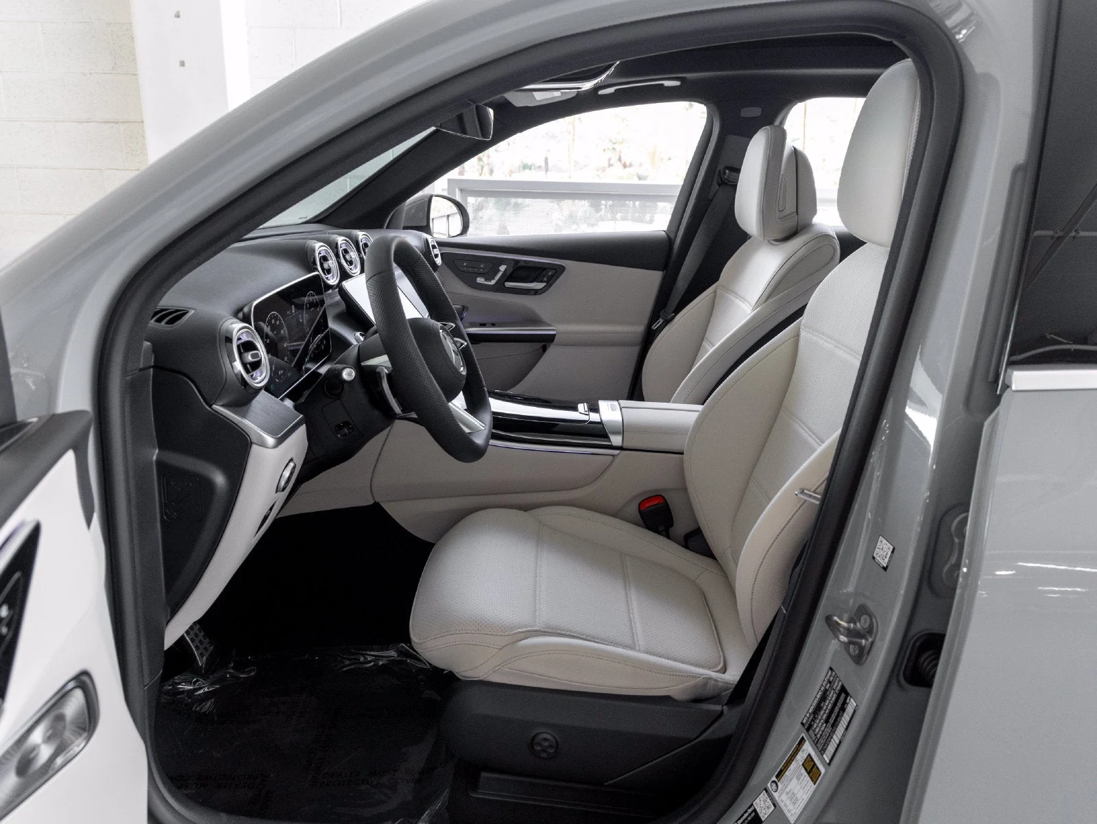 2027 Mercedes-Benz GLC 300 4MATIC interior, seats, Macchiato Beige
