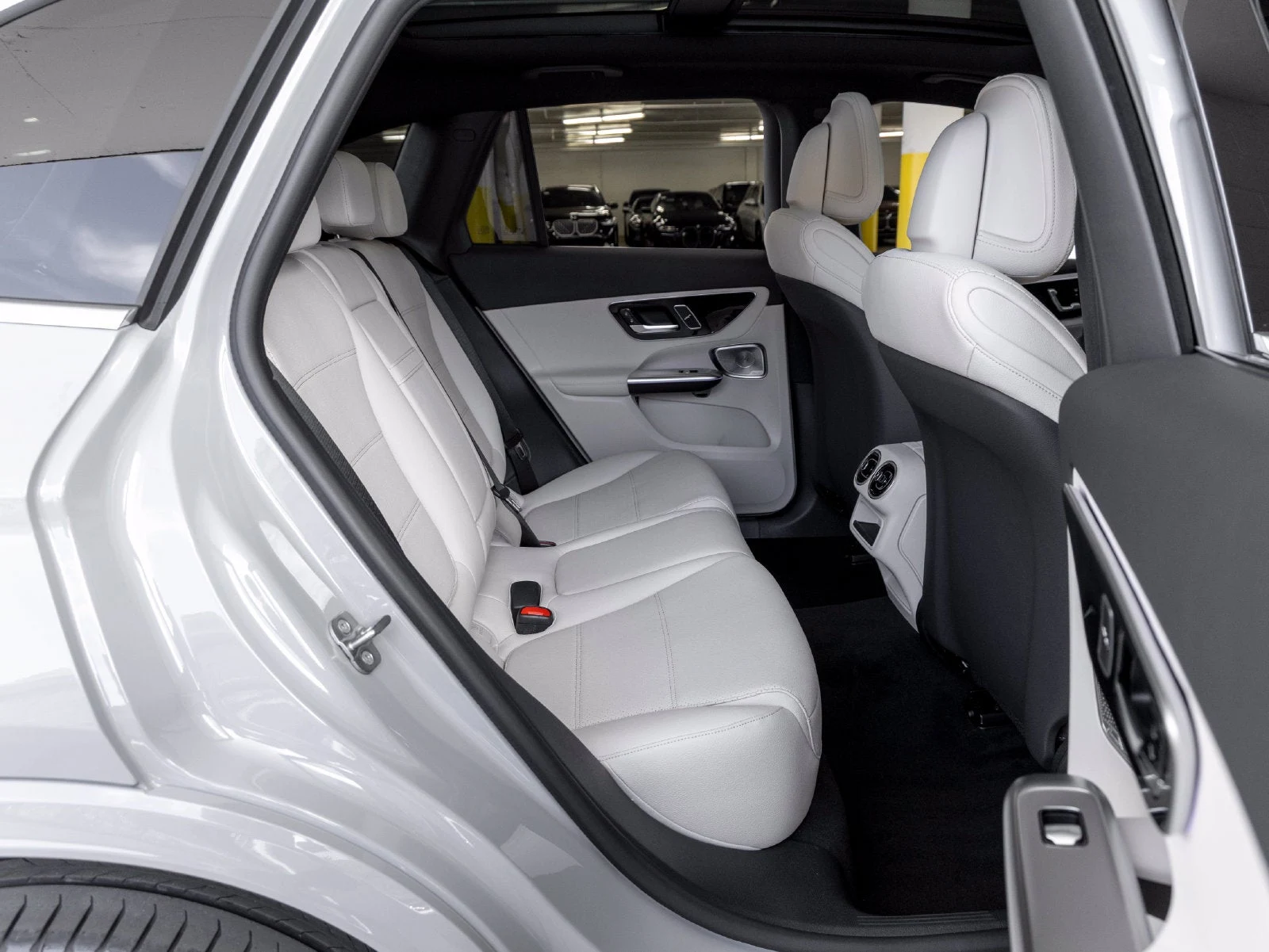 2027 Mercedes-Benz GLC 300 4MATIC interior, seats, Macchiato Beige