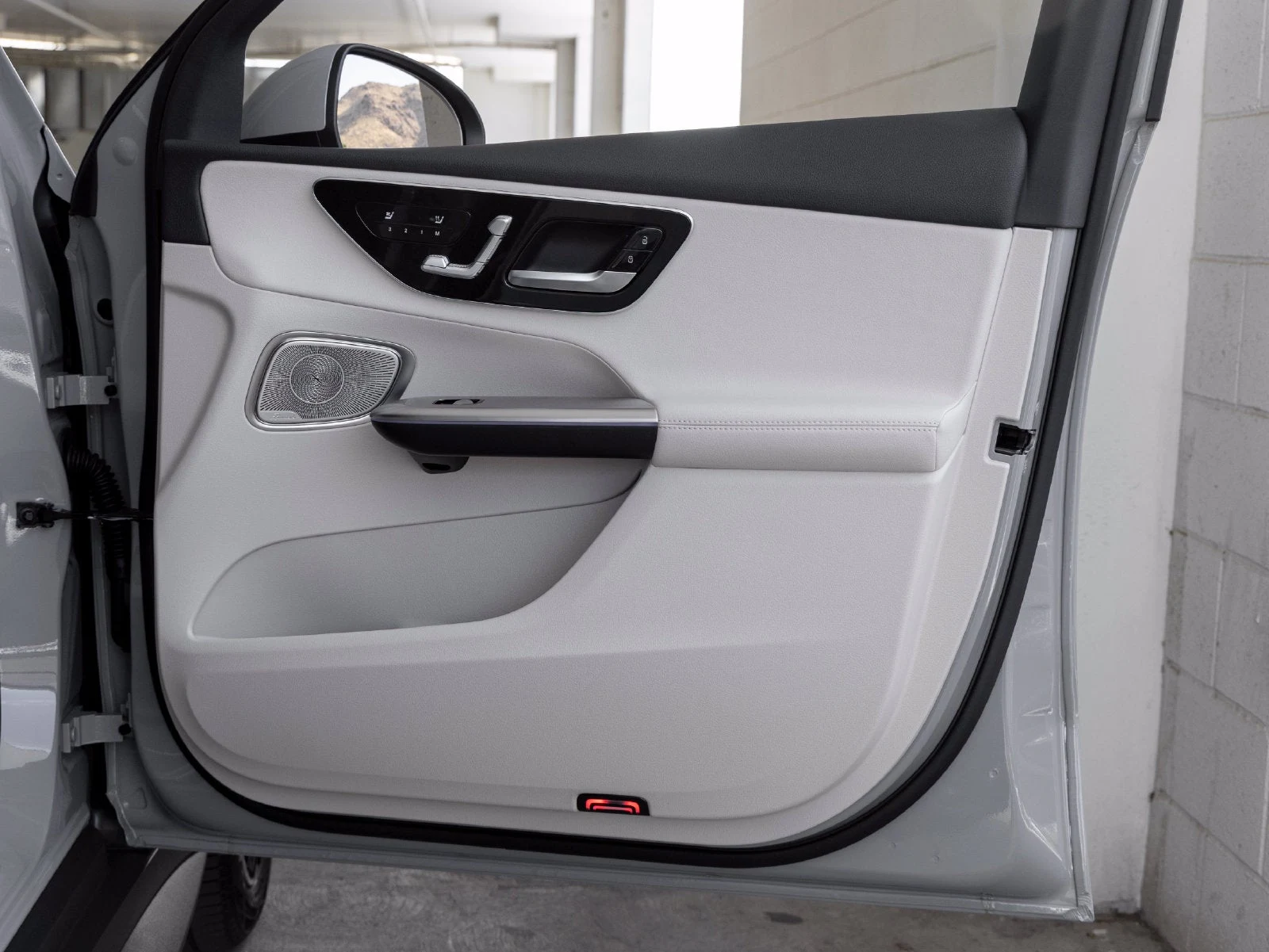 2027 Mercedes-Benz GLC 300 4MATIC interior, door panel, Macchiato Beige