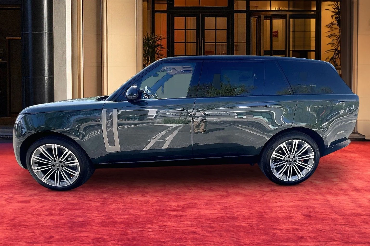 2027 Land Rover Range Rover SE LWB for sale, exterior, Green