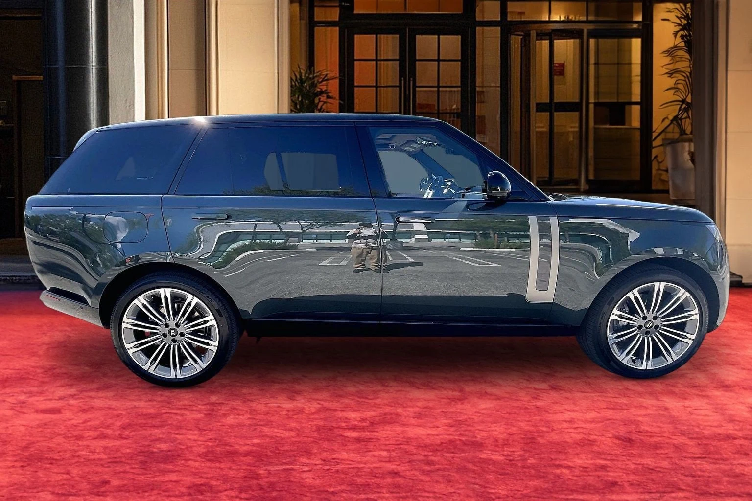 2027 Land Rover Range Rover SE LWB for sale, exterior, Green