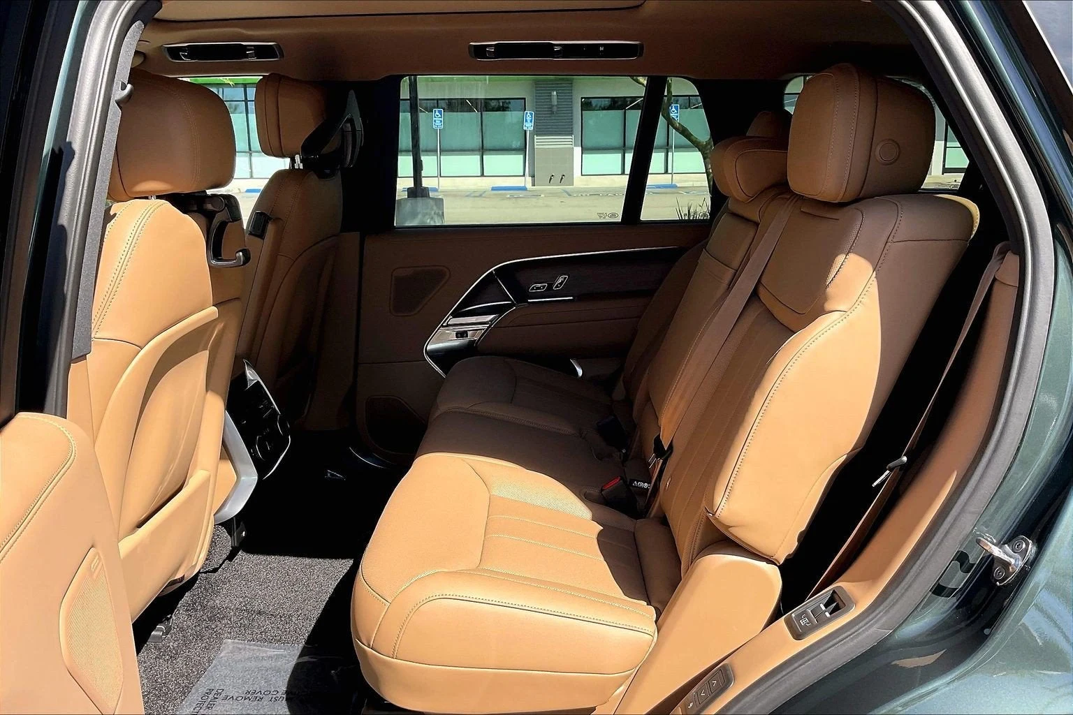 2027 Land Rover Range Rover SE LWB interior, seats