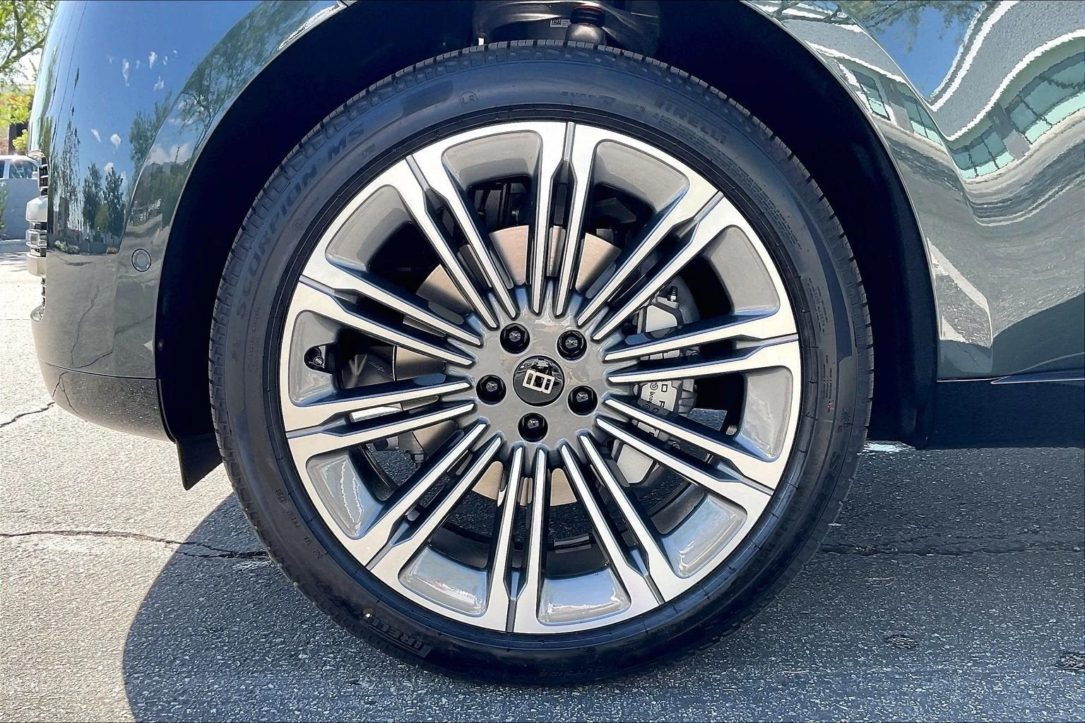 2027 Land Rover Range Rover SE LWB wheel