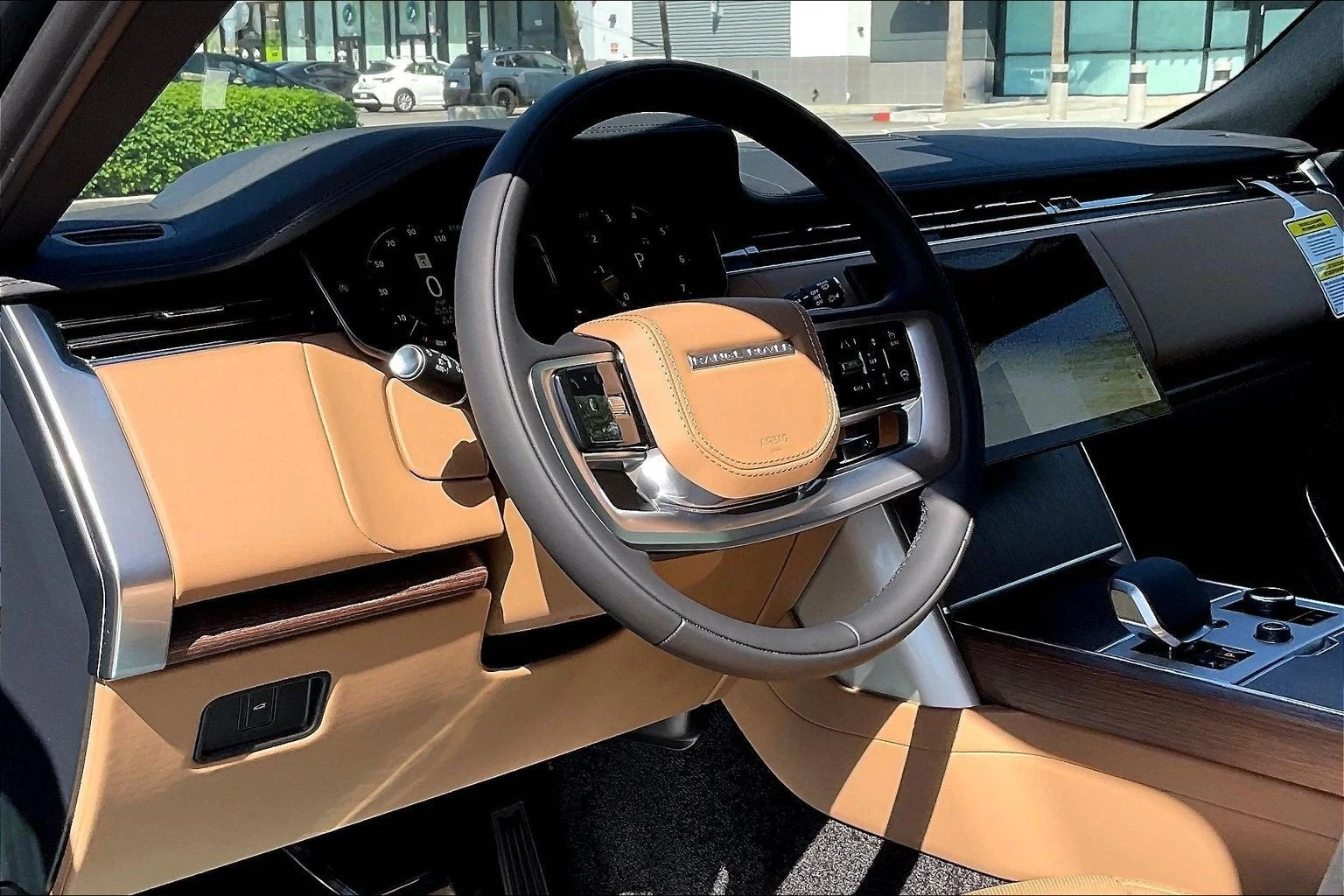 2027 Land Rover Range Rover SE LWB interior, dashboard