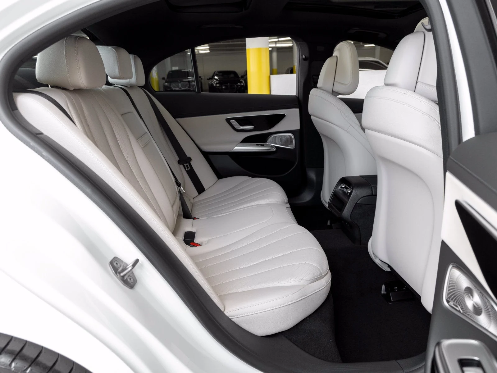 2027 Mercedes-Benz E 350 interior, seats, Macchiato Beige/Black