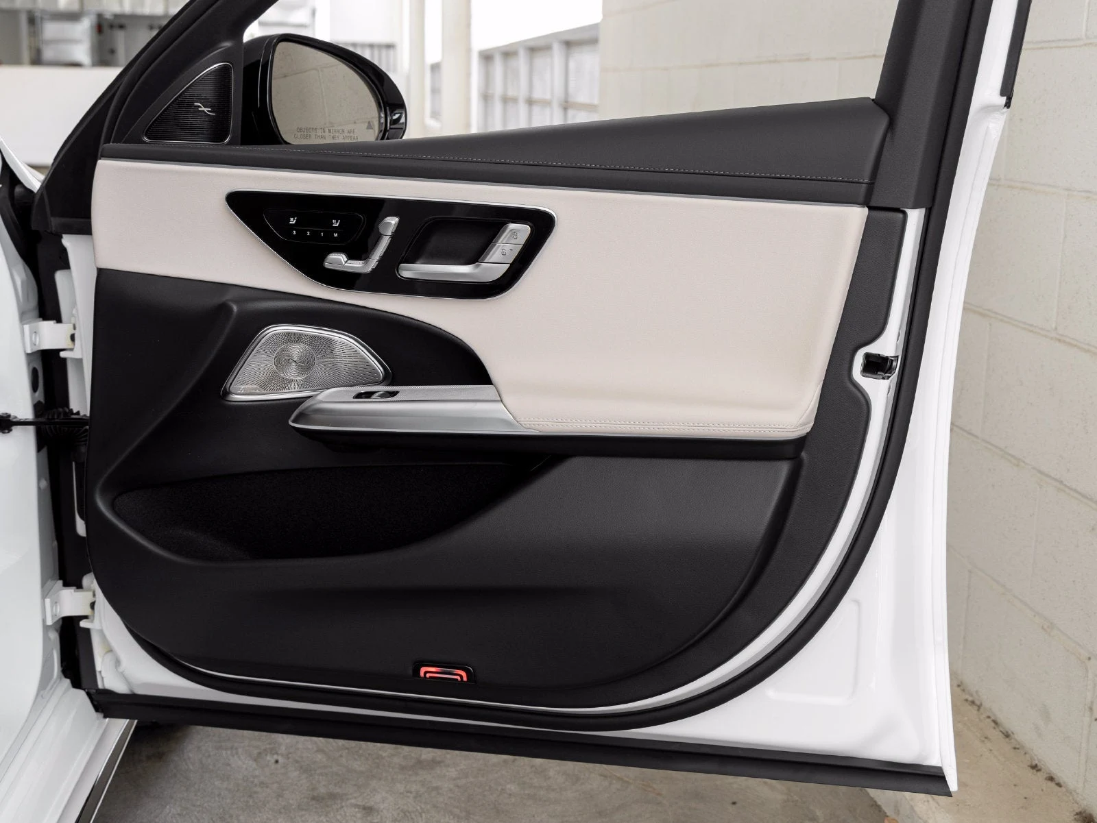 2027 Mercedes-Benz E 350 interior, door panel, Macchiato Beige/Black