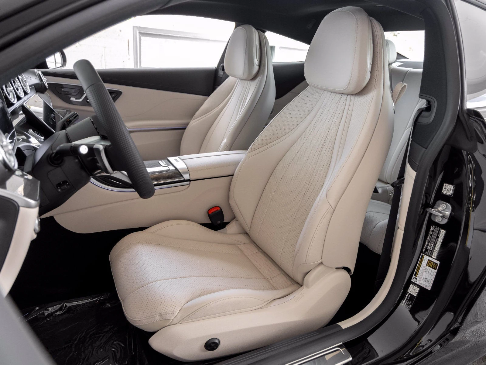 2027 Mercedes-Benz CLE 450 4MATIC Coupé interior, seats, Macchiato Beige