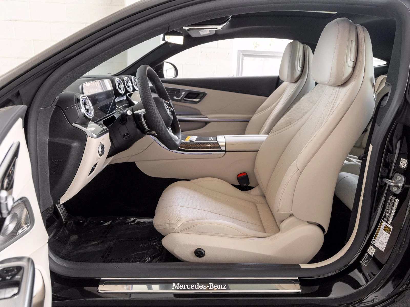 2027 Mercedes-Benz CLE 450 4MATIC Coupé interior, seats, Macchiato Beige