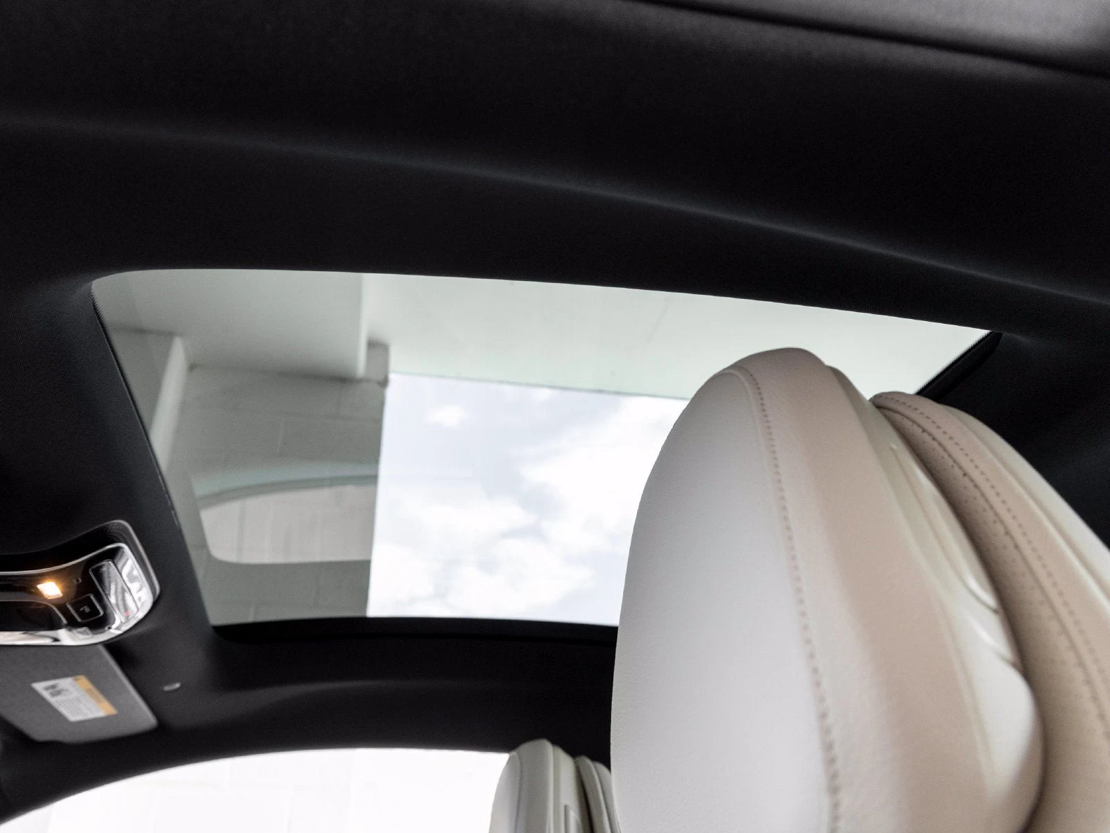 2027 Mercedes-Benz CLE 450 4MATIC Coupé interior, Macchiato Beige
