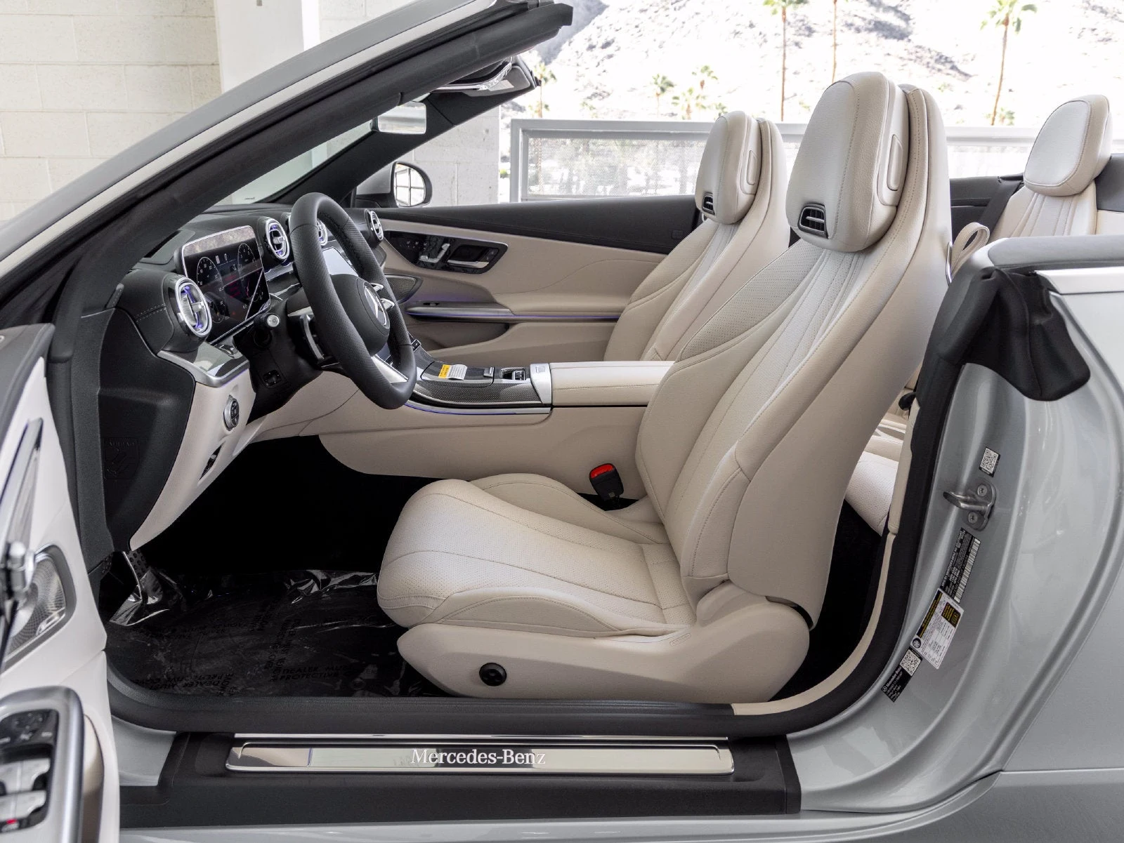 2027 Mercedes-Benz CLE 300 4MATIC Cabriolet interior, seats, Macchiato Beige