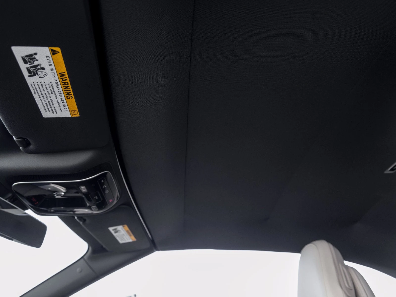 2027 Mercedes-Benz CLE 300 4MATIC Cabriolet interior, door panel, Macchiato Beige