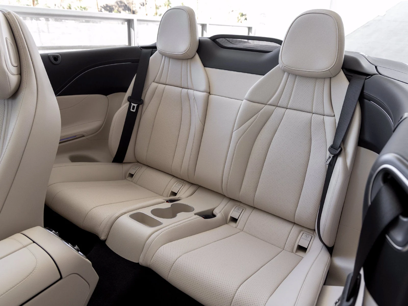 2027 Mercedes-Benz CLE 300 4MATIC Cabriolet interior, seats, Macchiato Beige