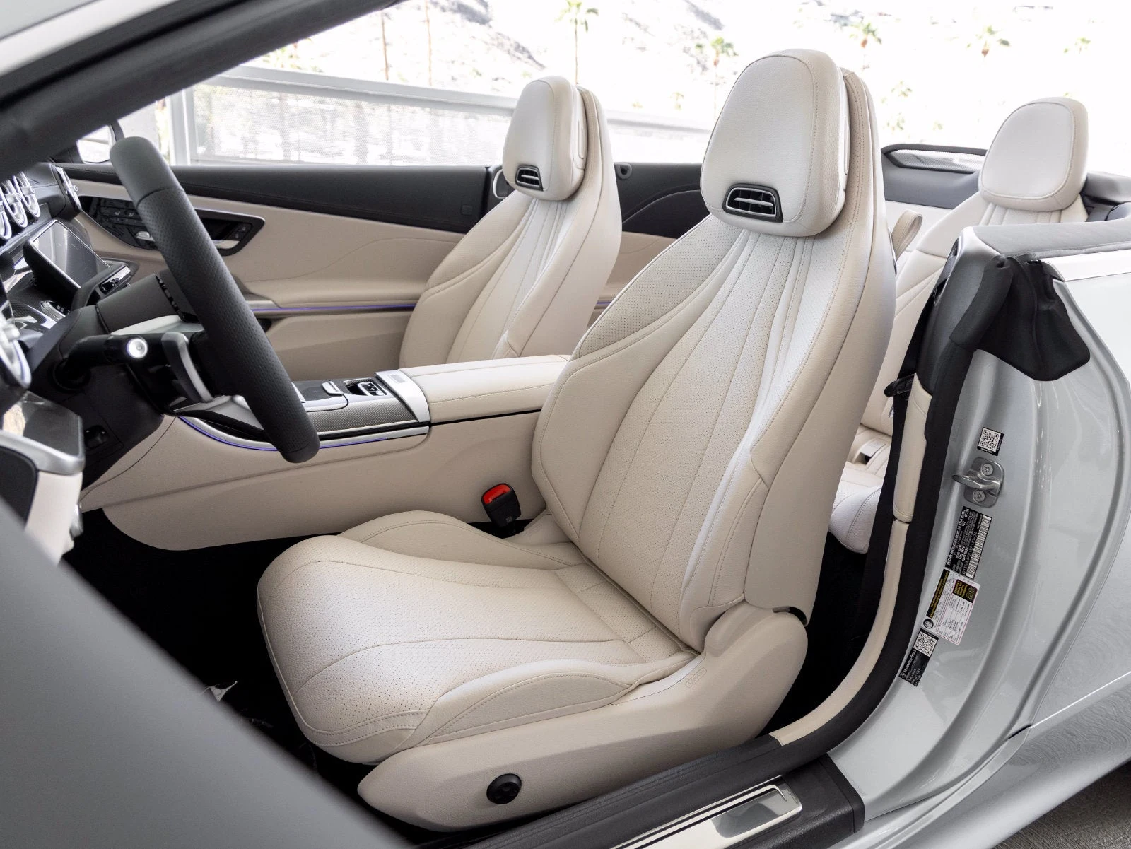 2027 Mercedes-Benz CLE 300 4MATIC Cabriolet interior, seats, Macchiato Beige