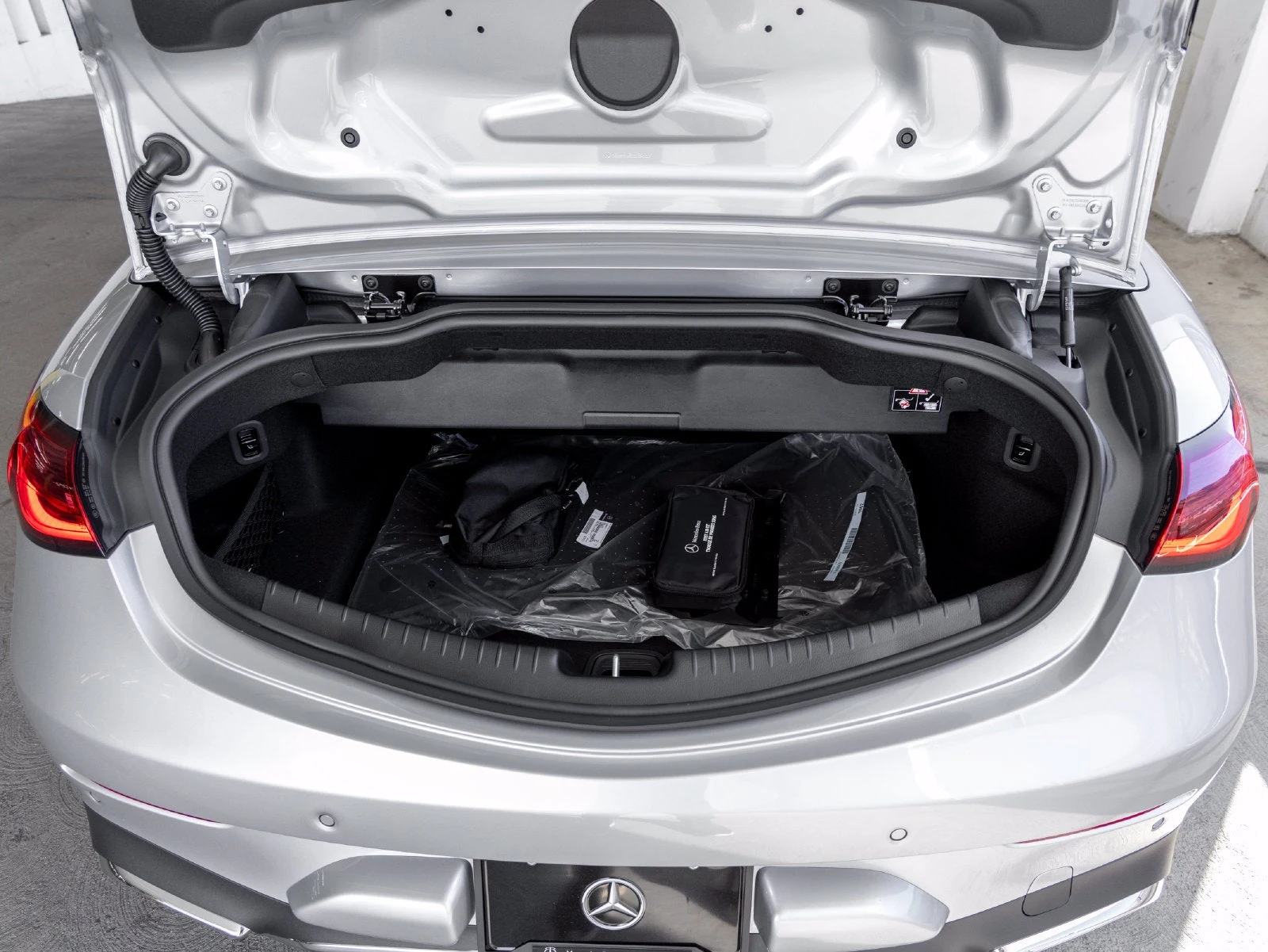 2027 Mercedes-Benz CLE 300 4MATIC Cabriolet trunk