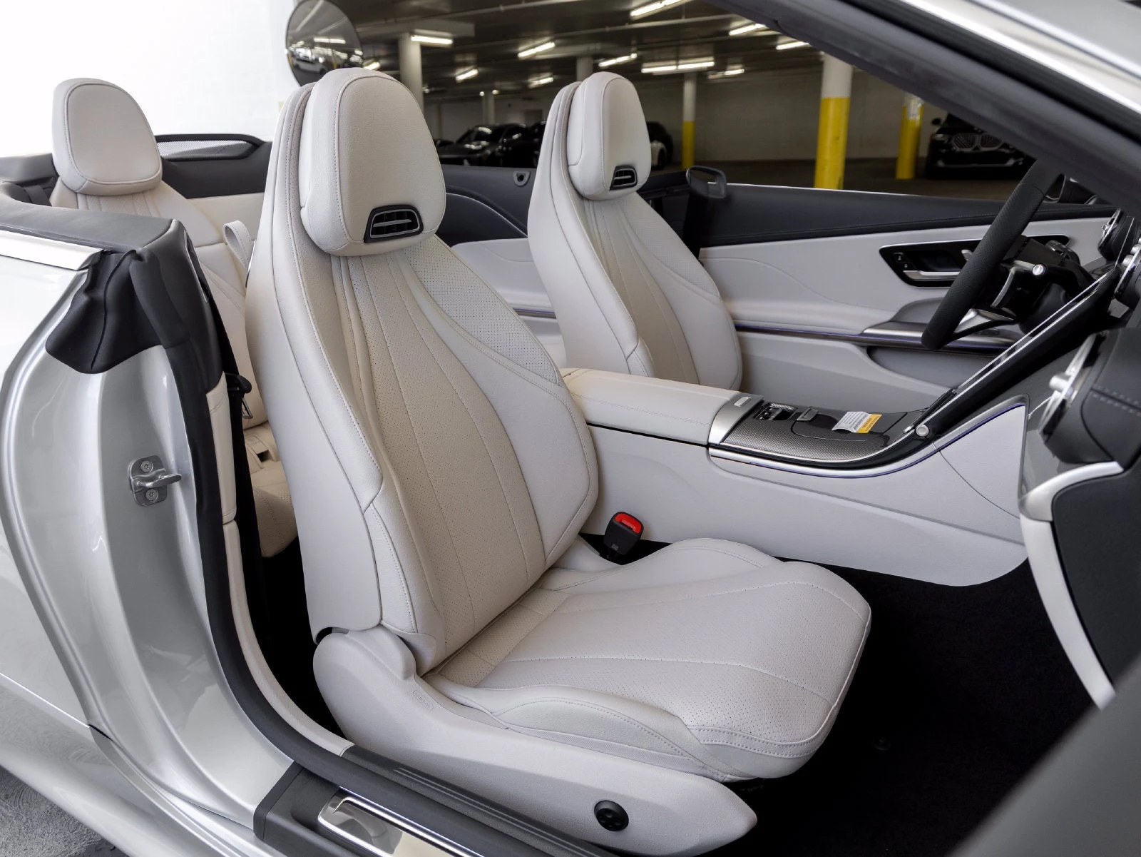2027 Mercedes-Benz CLE 300 4MATIC Cabriolet interior, seats, Macchiato Beige