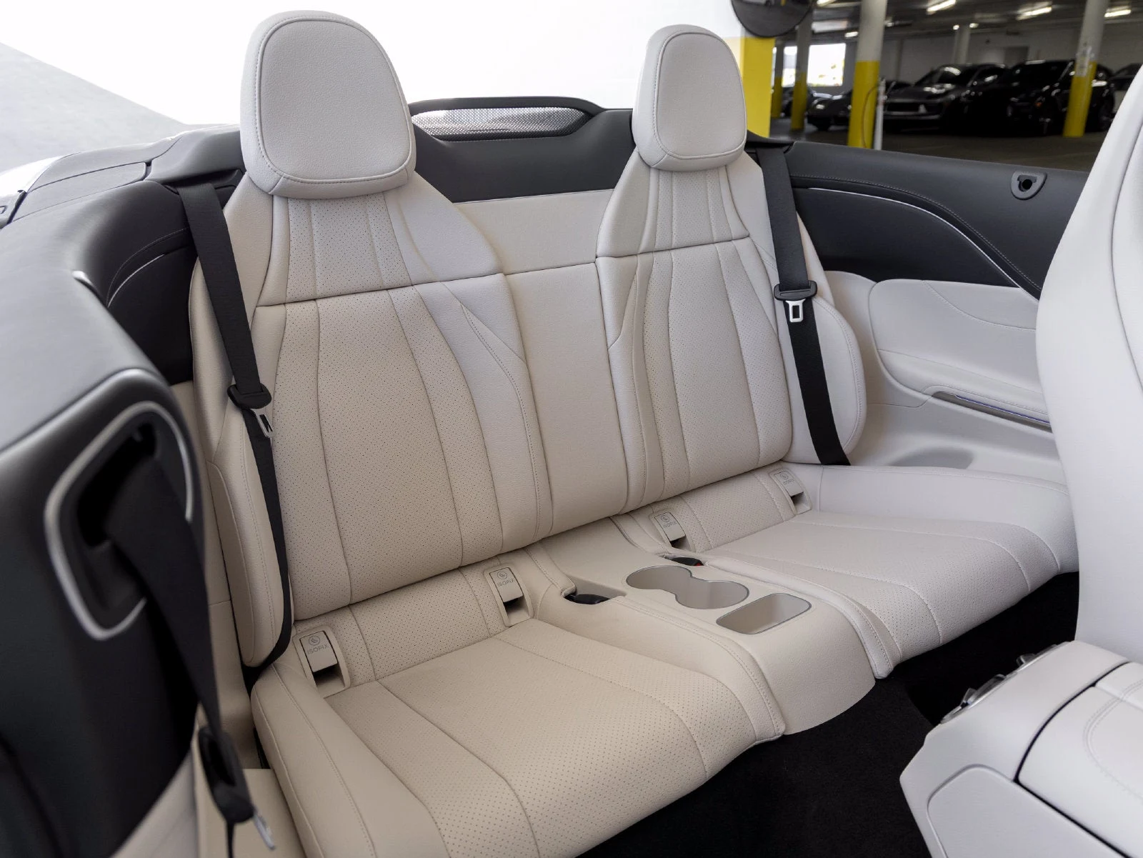 2027 Mercedes-Benz CLE 300 4MATIC Cabriolet interior, seats, Macchiato Beige