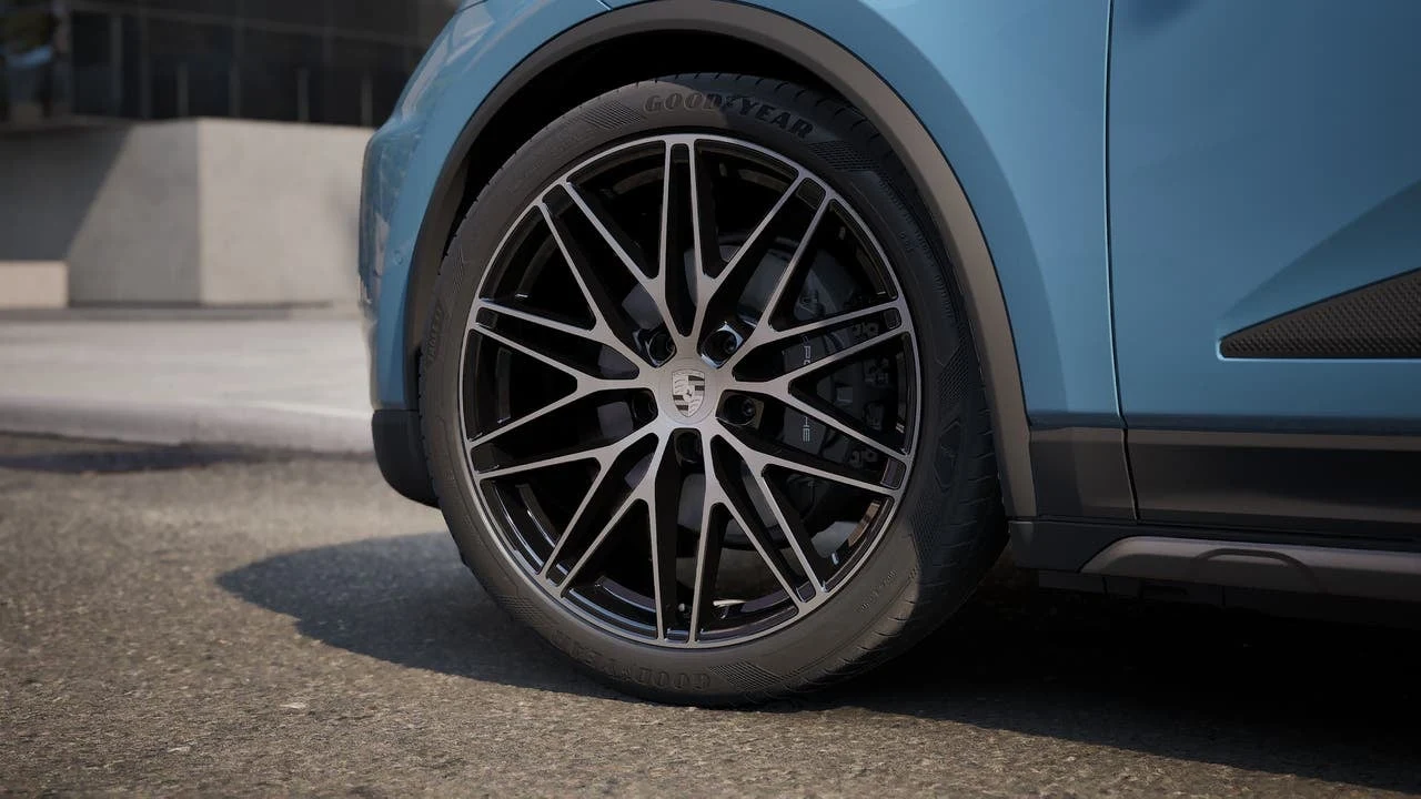 2027 Porsche Macan 4 Electric wheel