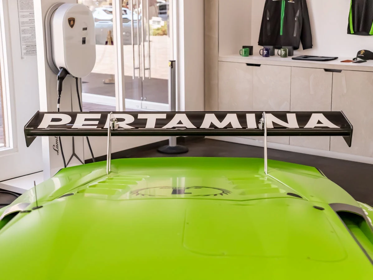 2017 Lamborghini Huracan GT3 interior, door sill
