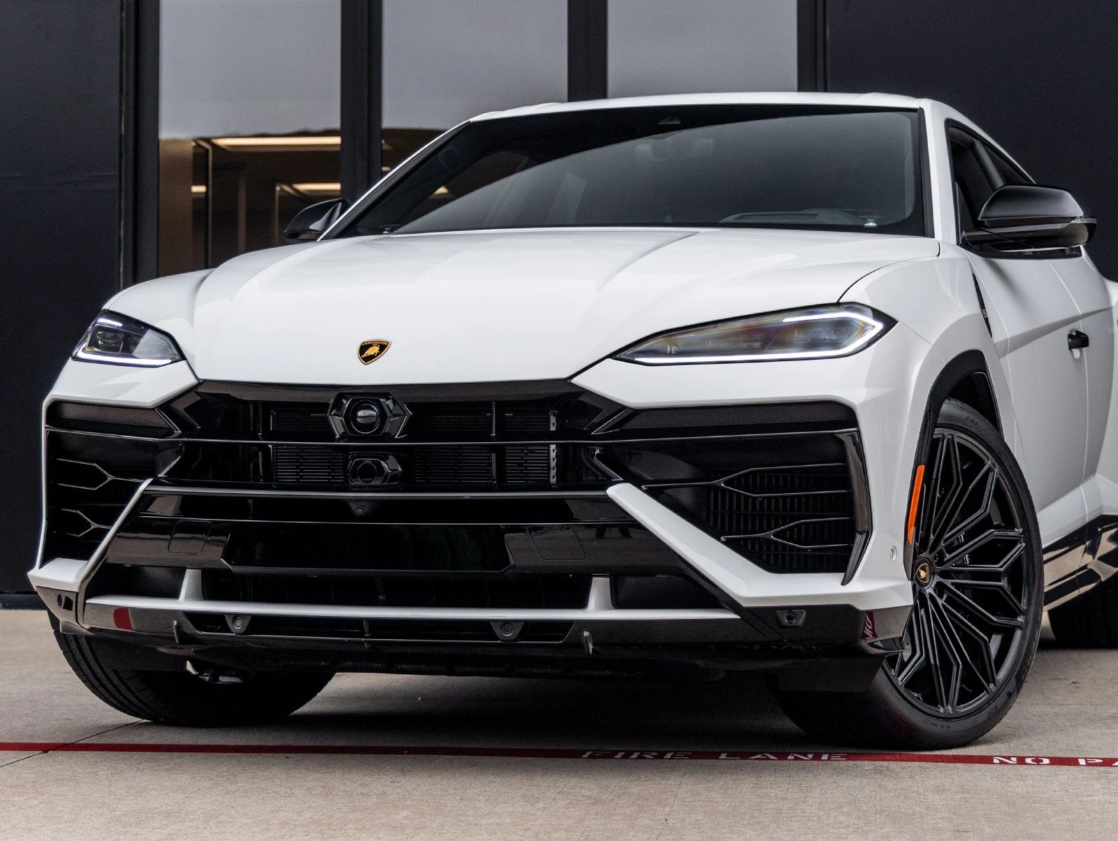 2025 Lamborghini Urus SE for sale, exterior, Bianco Monocerus Metallic