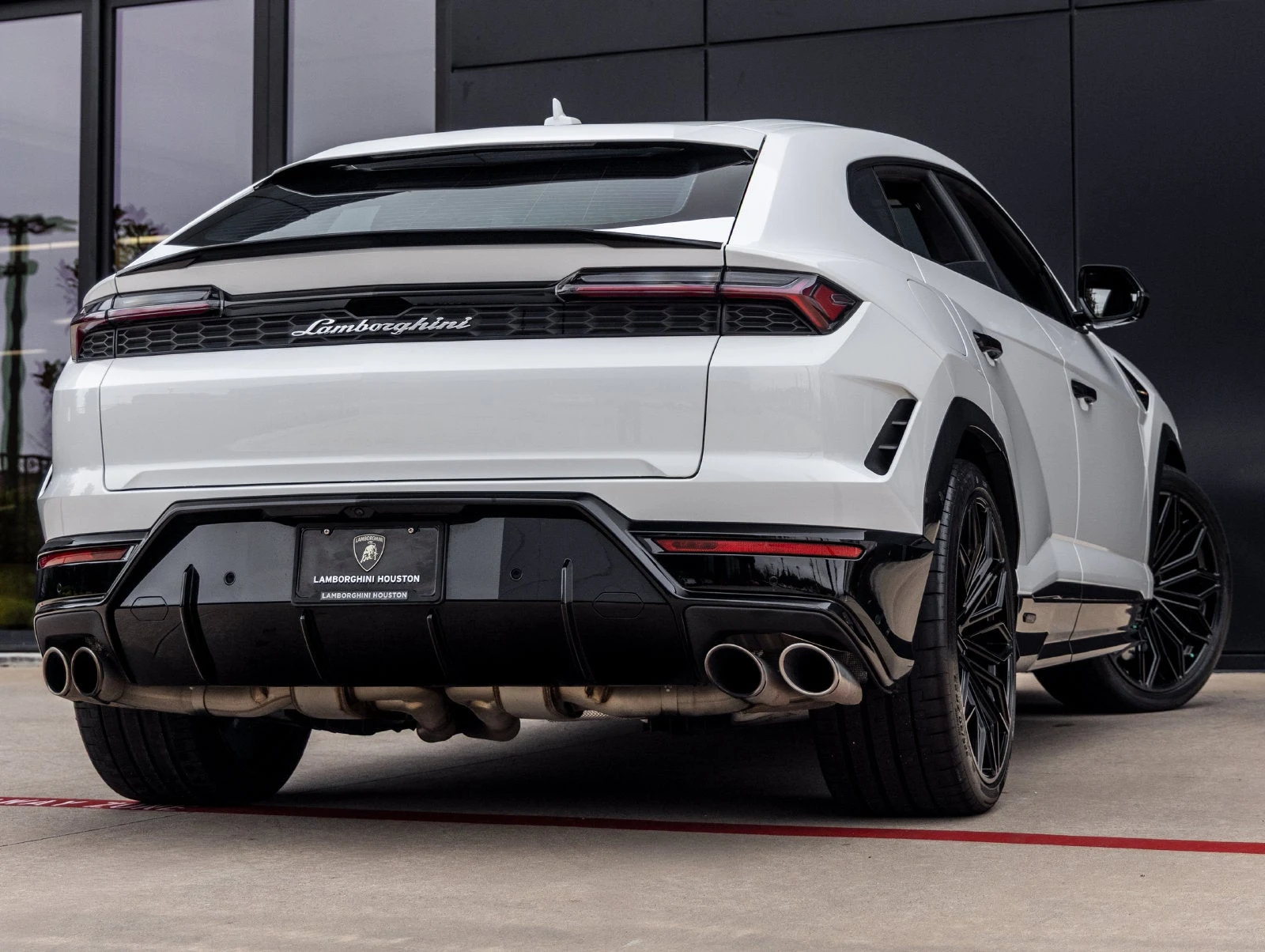 2025 Lamborghini Urus SE, rear three-quarter view, Bianco Monocerus Metallic
