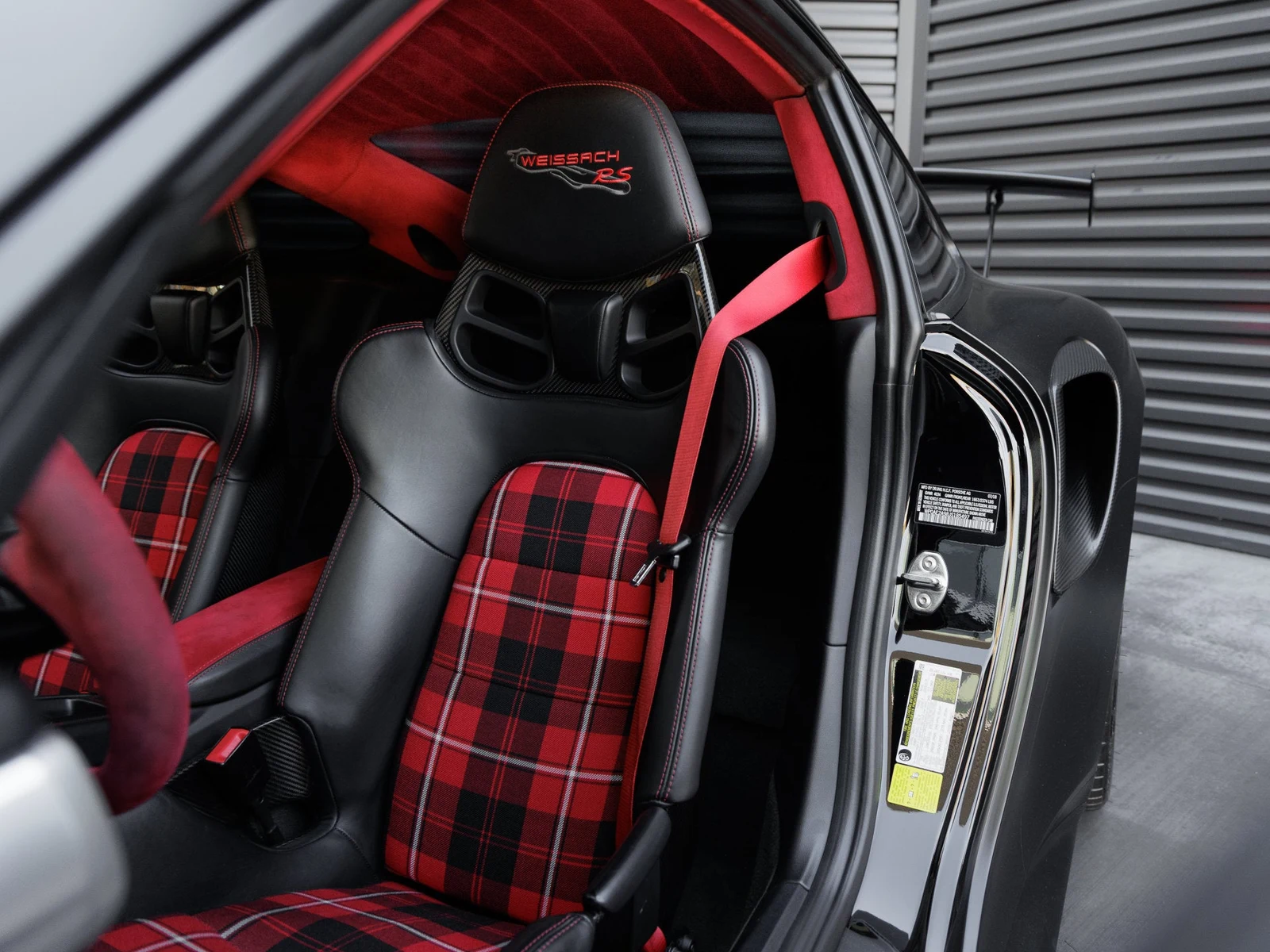 2018 Porsche 911 GT2 RS Weissach interior, seats, Black leather / Black and Red Alcantara