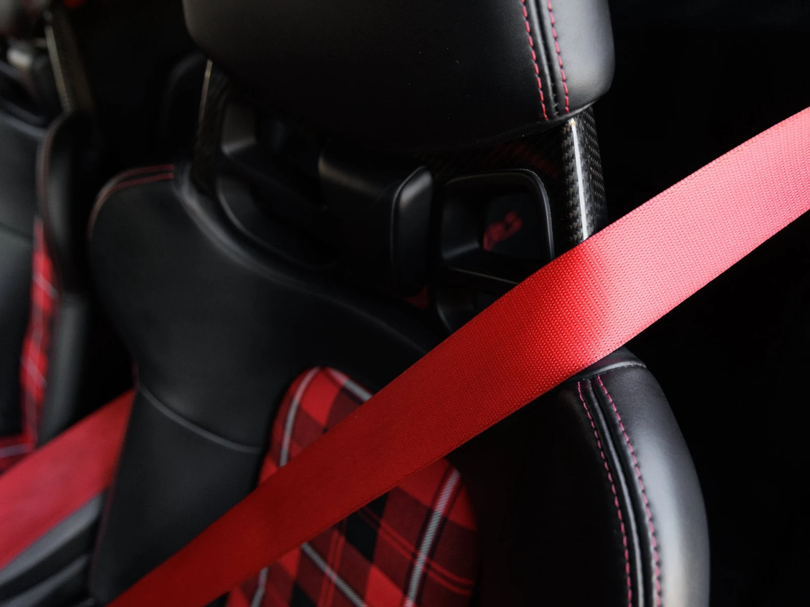 2018 Porsche 911 GT2 RS Weissach interior, Black leather / Black and Red Alcantara