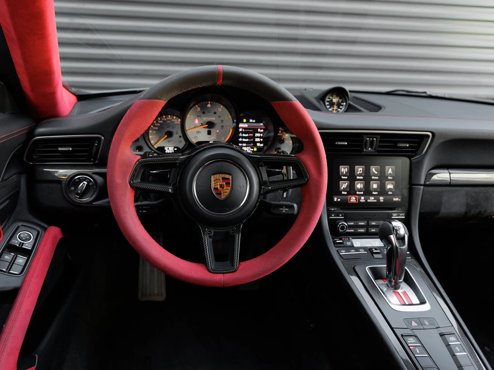 2018 Porsche 911 GT2 RS Weissach interior, dashboard, Black leather / Black and Red Alcantara