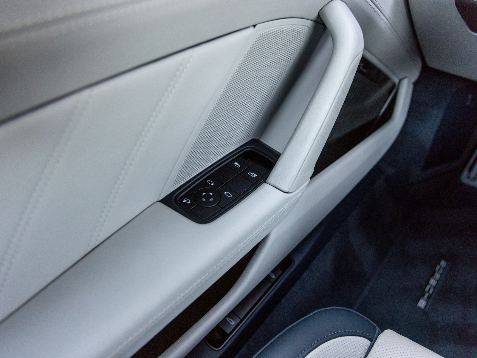 2026 Porsche 911 Turbo S interior, door panel, Dark Night Blue / Chalk leather